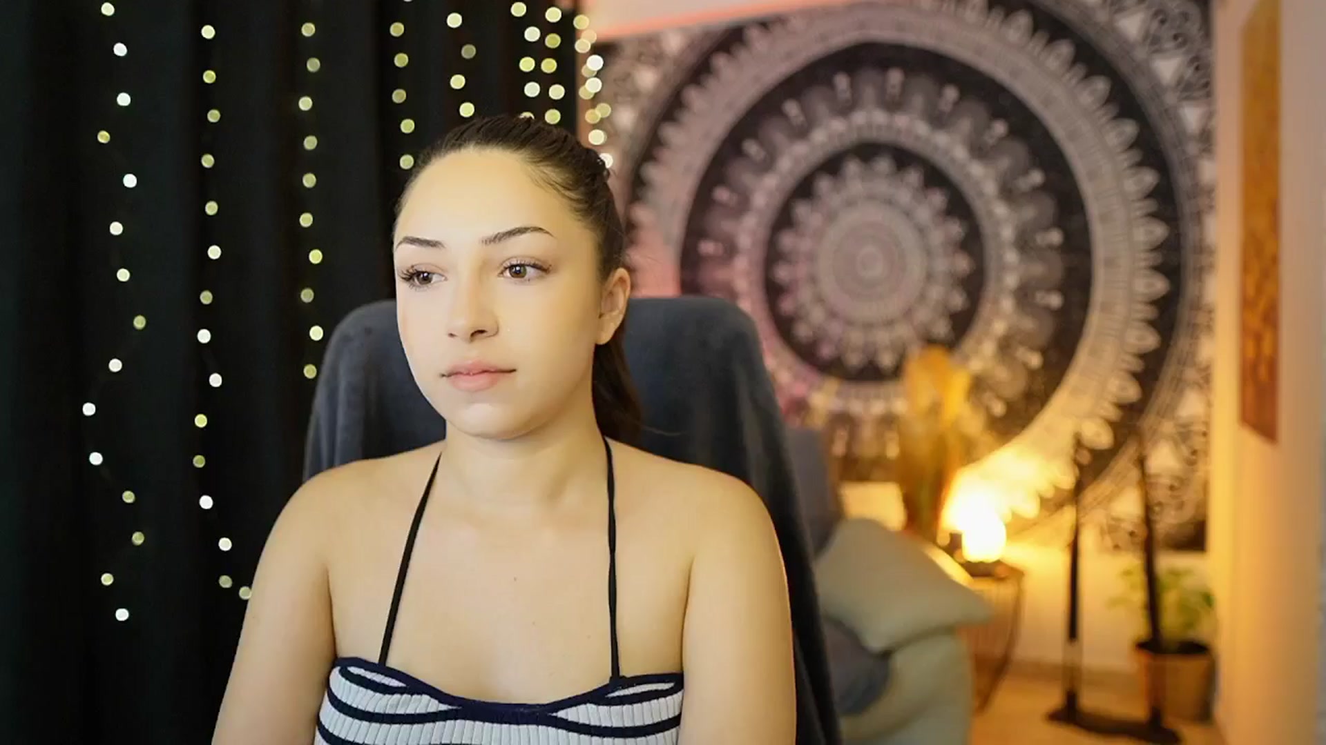 Gallery image thumbnail from Briar__Rose's myfreecams stream on, 05/17/2024, 18:15 image 11 of 20