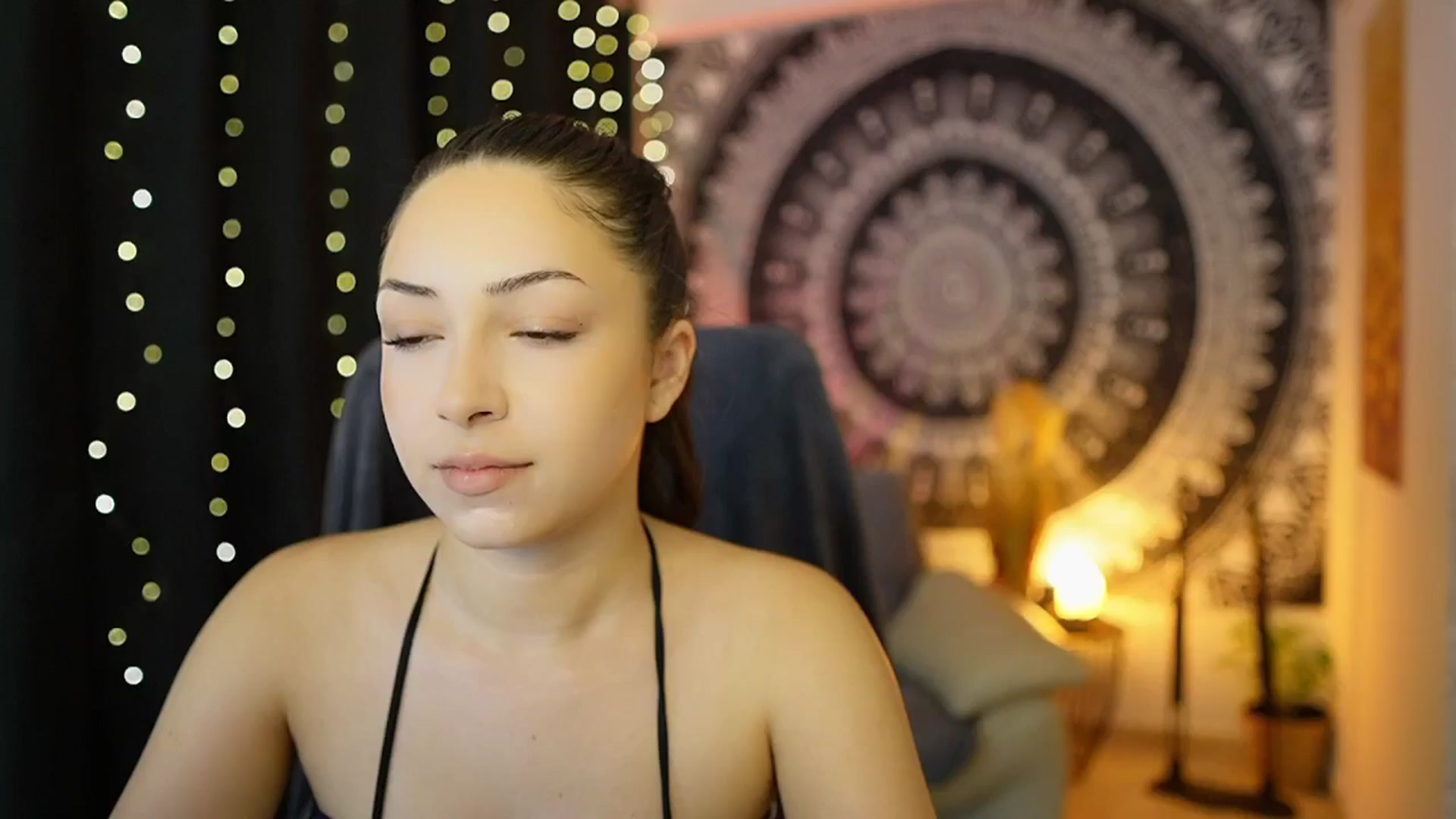 Gallery image thumbnail from Briar__Rose's myfreecams stream on, 05/17/2024, 18:15 image 19 of 20