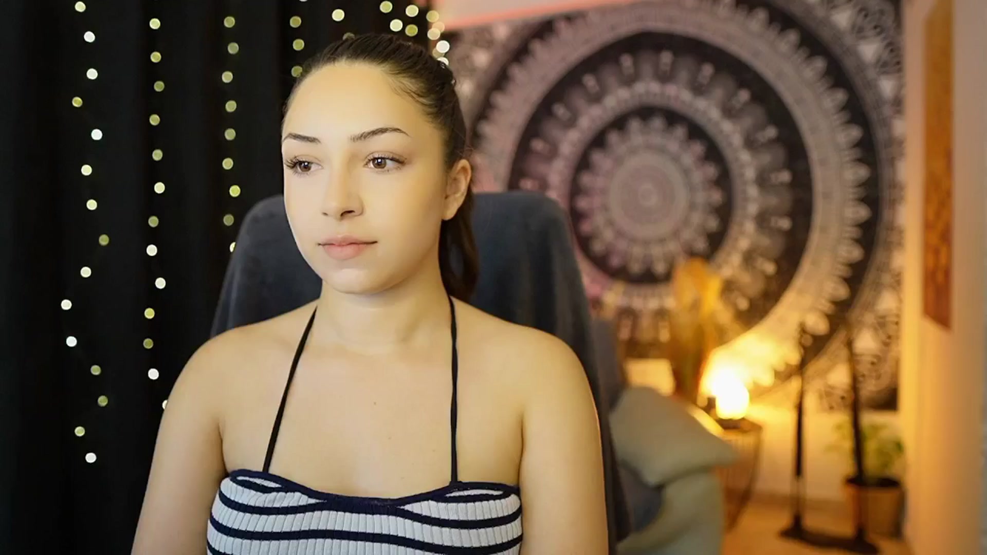 Gallery image thumbnail from Briar__Rose's myfreecams stream on, 05/17/2024, 18:15 image 4 of 20