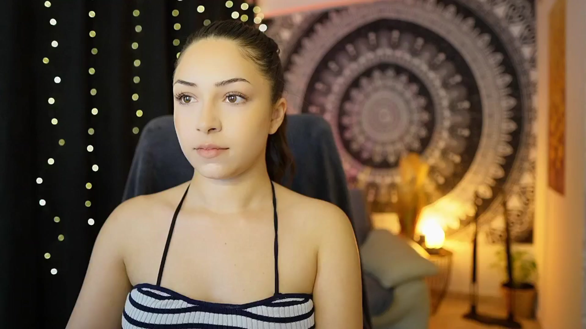 Gallery image thumbnail from Briar__Rose's myfreecams stream on, 05/17/2024, 18:15 image 9 of 20