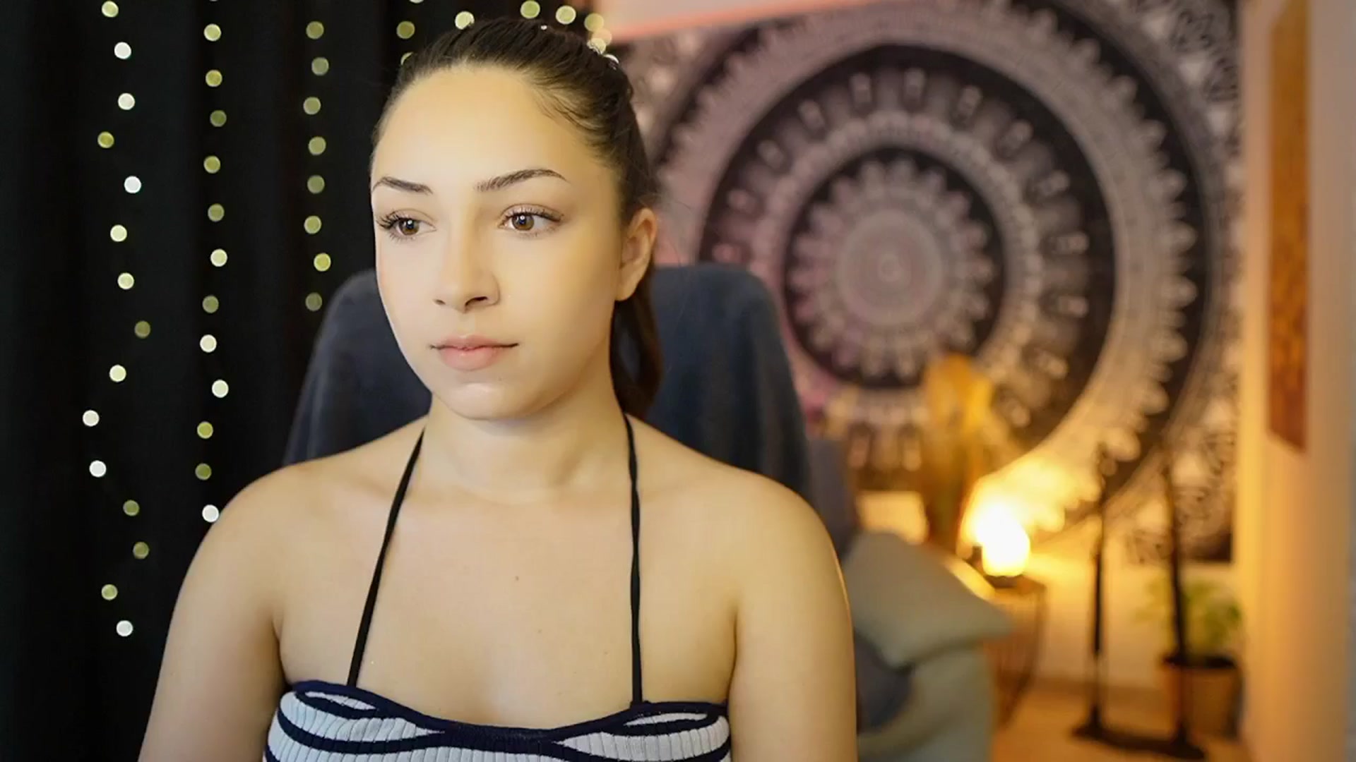 Gallery image thumbnail from Briar__Rose's myfreecams stream on, 05/17/2024, 18:15 image 6 of 20