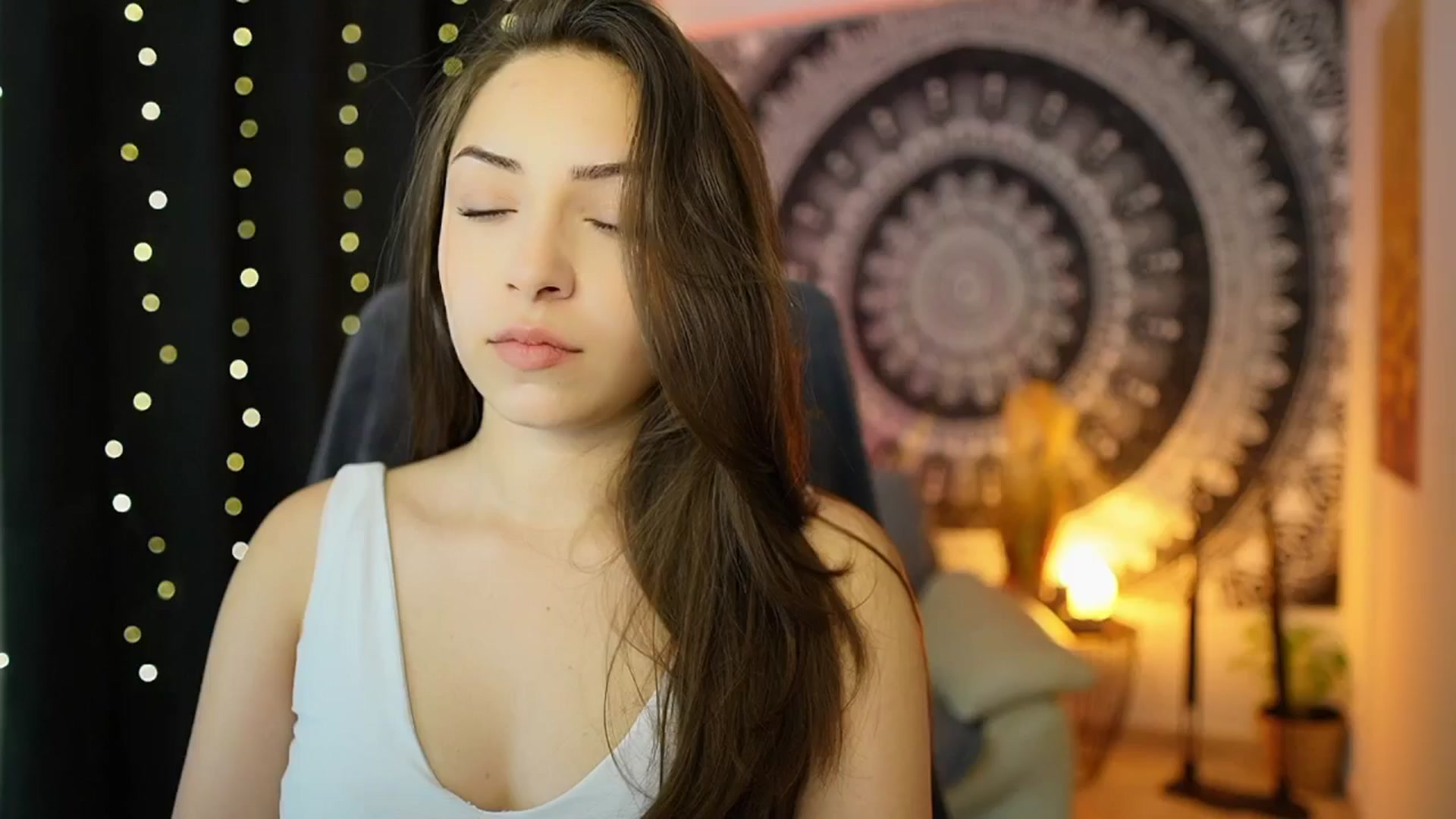 Gallery image thumbnail from Briar__Rose's myfreecams stream on, 05/18/2024, 16:34 image 11 of 20