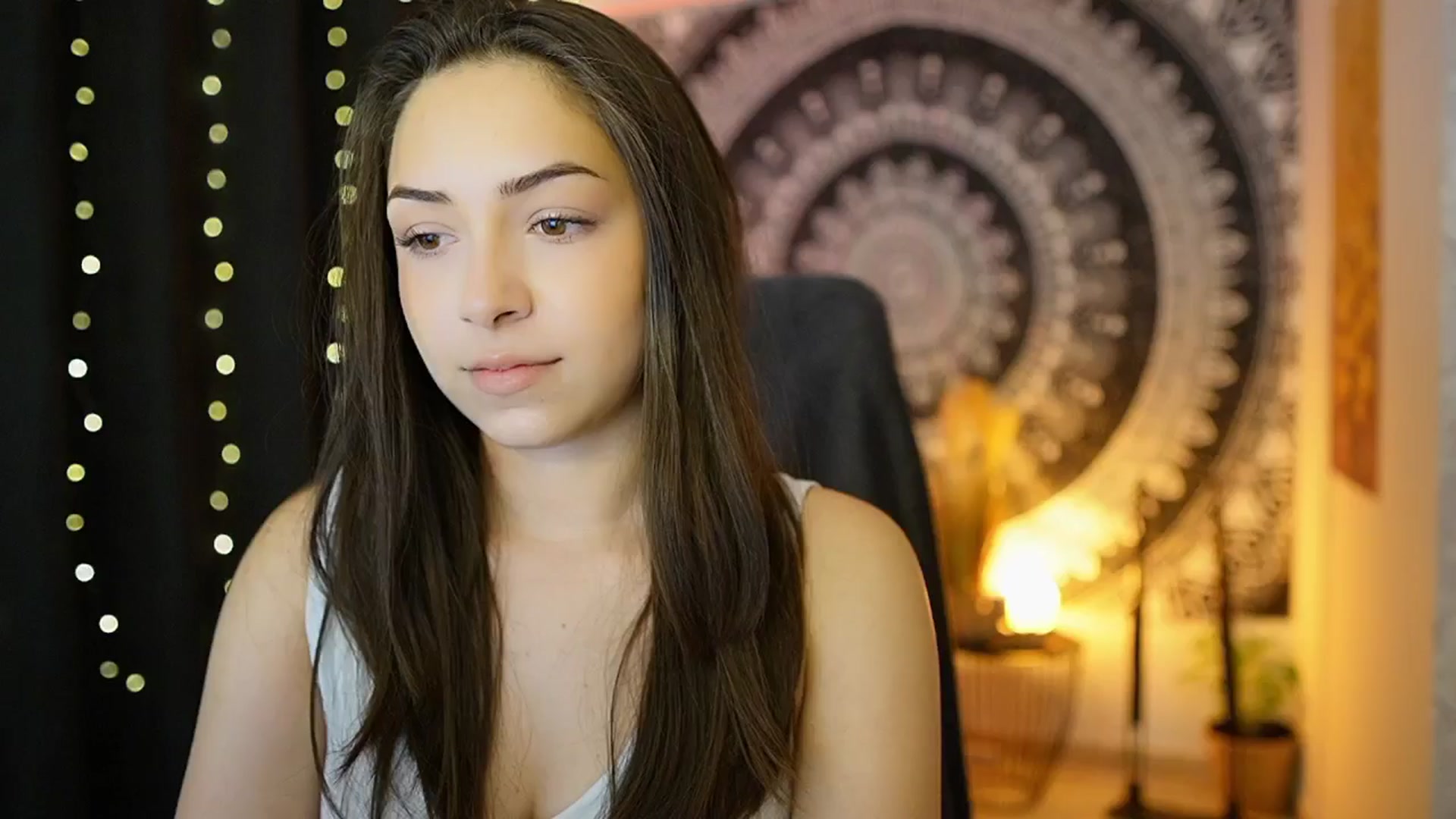 Gallery image thumbnail from Briar__Rose's myfreecams stream on, 05/24/2024, 17:33 image 4 of 20