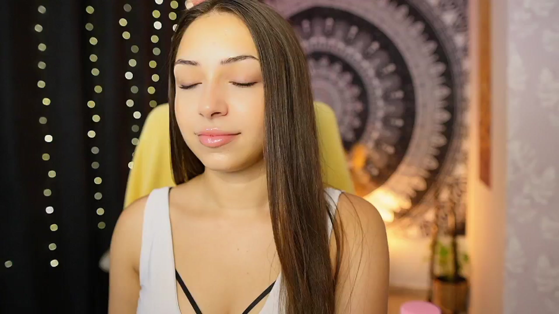Gallery image thumbnail from Briar__Rose's myfreecams stream on, 08/28/2024, 14:33 image 8 of 20