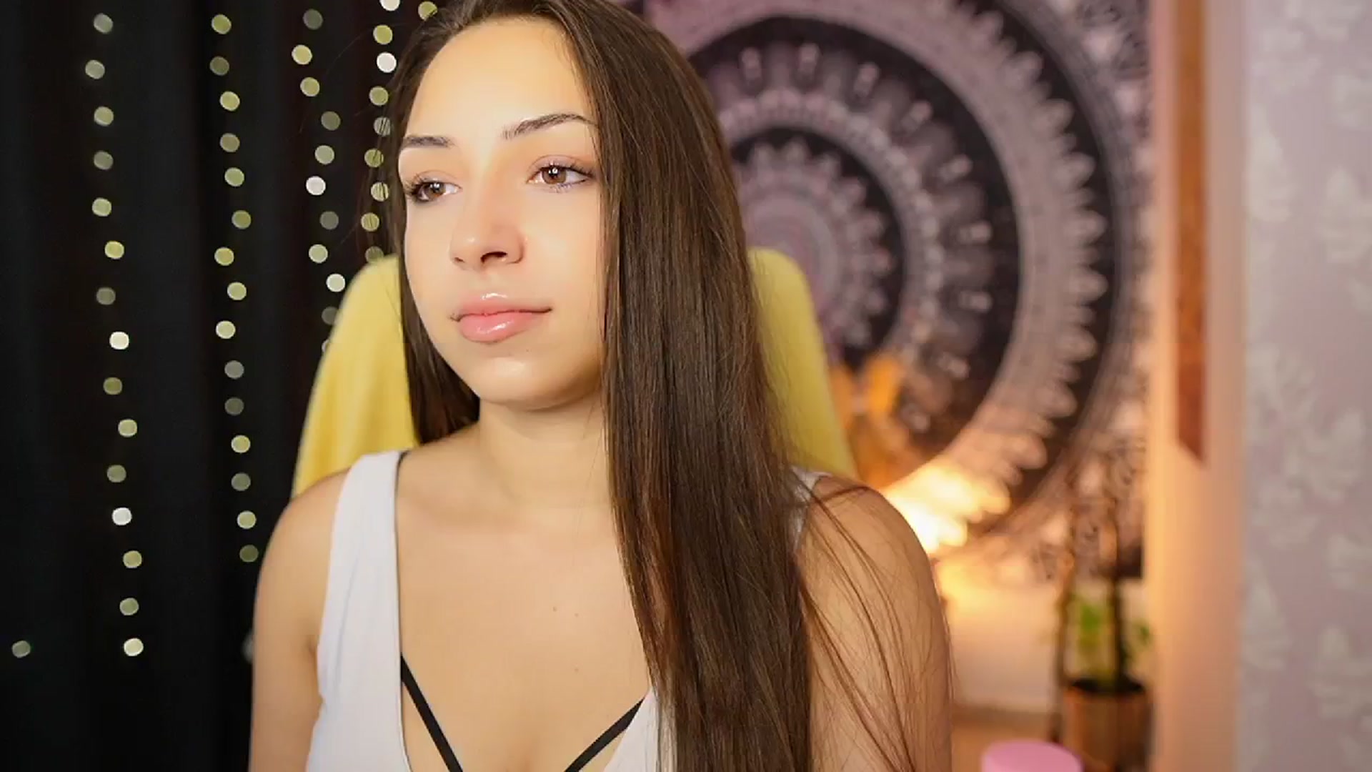 Gallery image thumbnail from Briar__Rose's myfreecams stream on, 08/28/2024, 14:33 image 15 of 20
