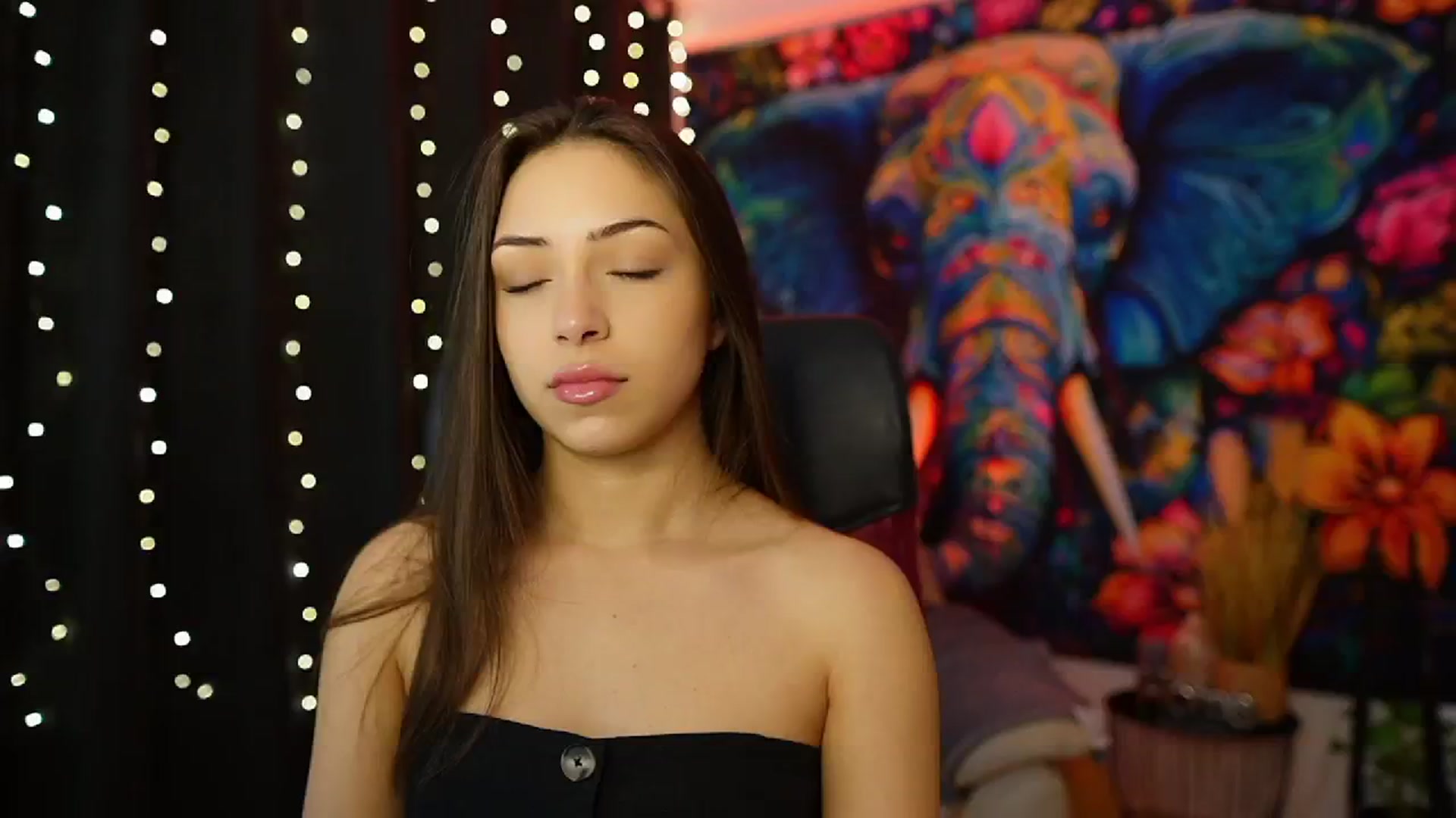 Gallery image thumbnail from Briar__Rose's myfreecams stream on, 11/30/2024, 21:15 image 13 of 20