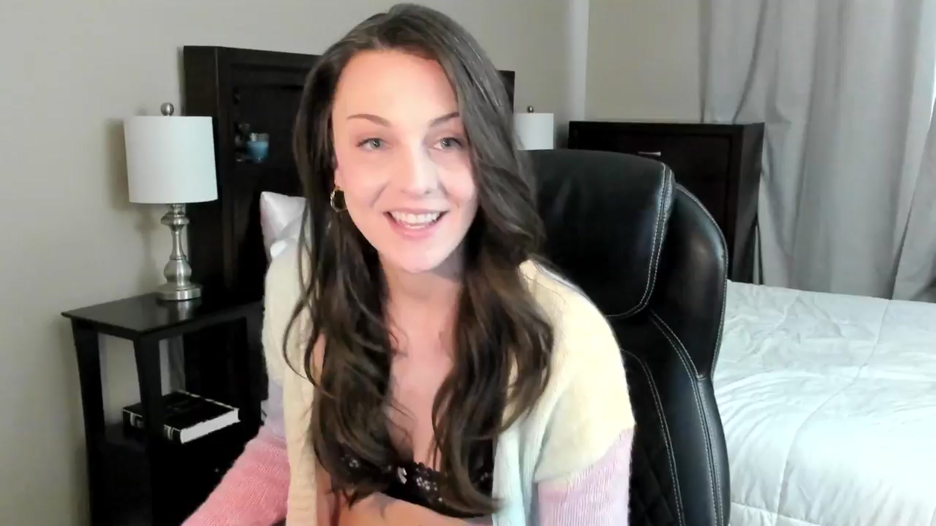 Gallery image thumbnail from BridgetBlight's myfreecams stream on, 06/14/2024, 17:54 image 4 of 20