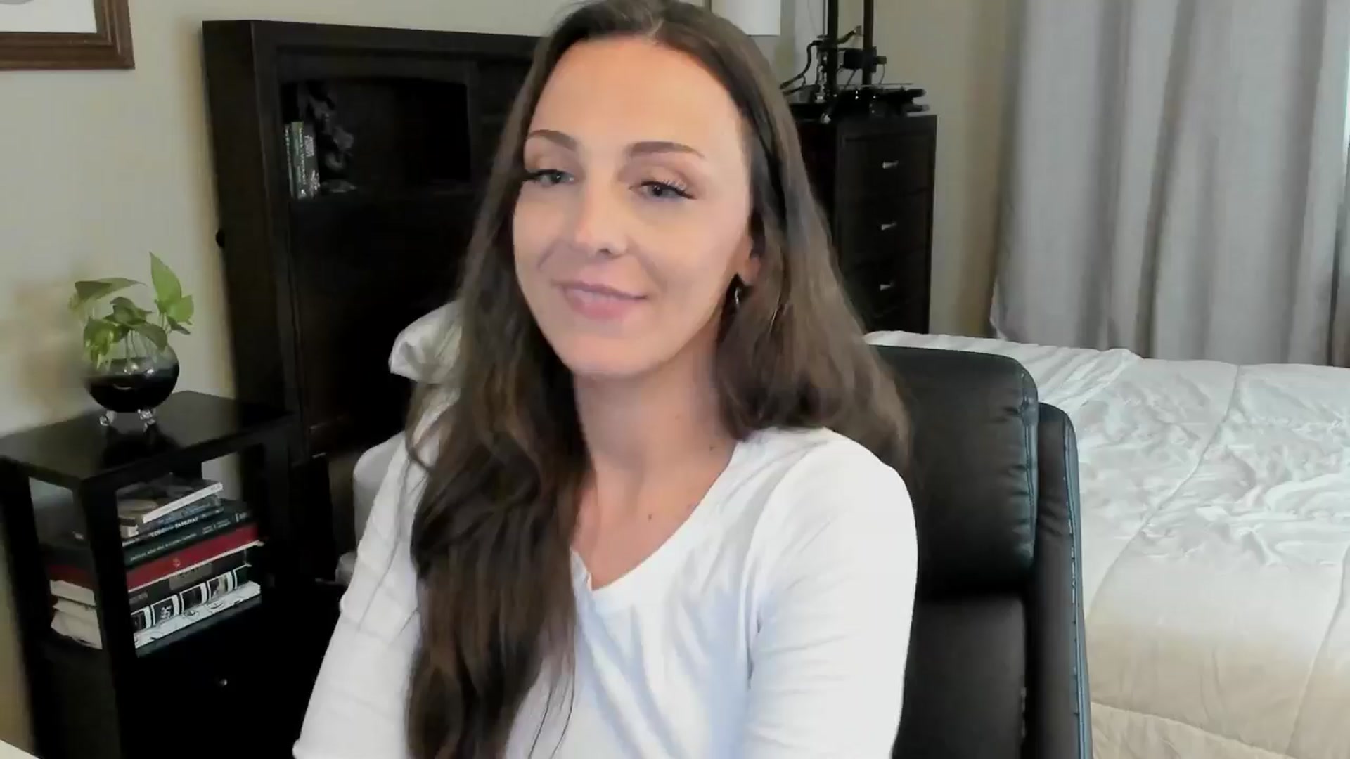 Gallery image thumbnail from BridgetBlight's myfreecams stream on, 11/18/2024, 16:21 image 17 of 20
