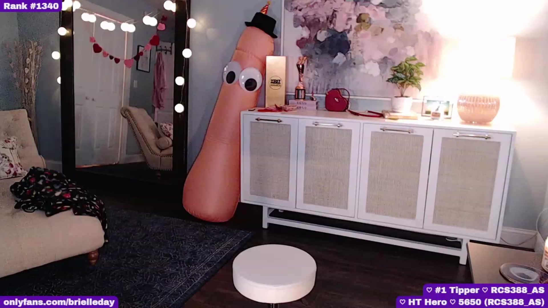 Gallery image thumbnail from BrielleDay's myfreecams stream on, 03/11/2023, 06:46 image 2 of 20