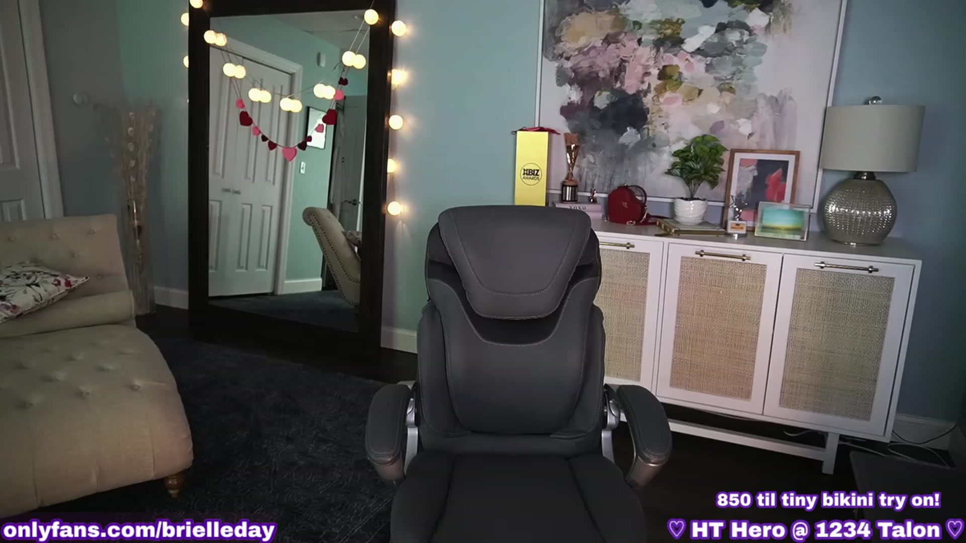 Gallery image thumbnail from BrielleDay's myfreecams stream on, 08/03/2023, 22:07 image 4 of 20
