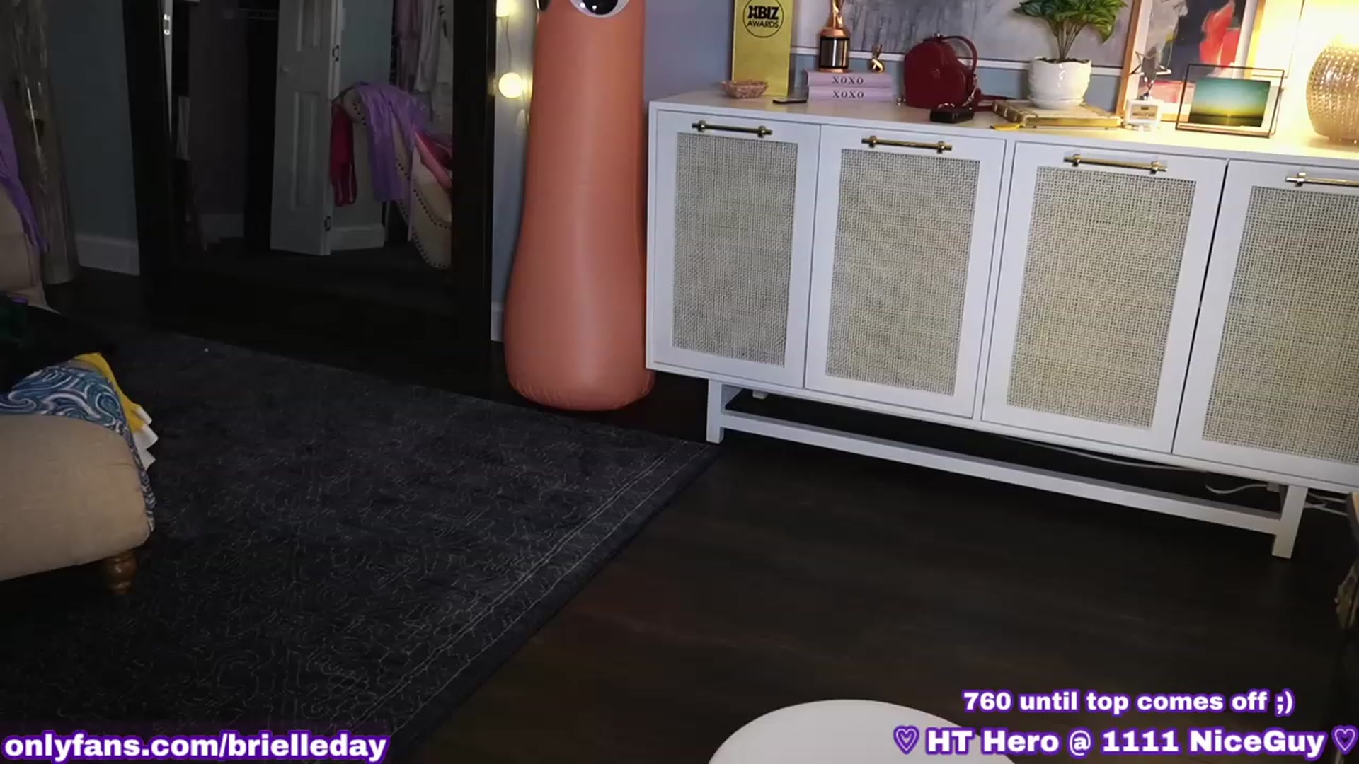 Gallery image thumbnail from BrielleDay's myfreecams stream on, 08/05/2023, 03:02 image 19 of 20