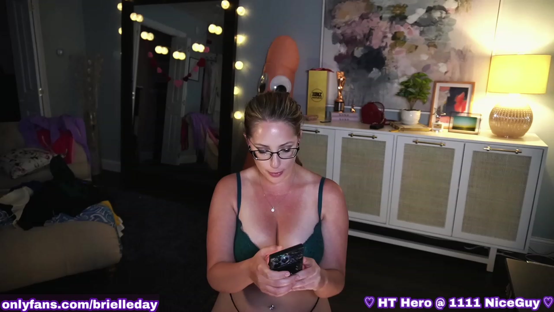 Gallery image thumbnail from BrielleDay's myfreecams stream on, 08/05/2023, 04:16 image 15 of 20