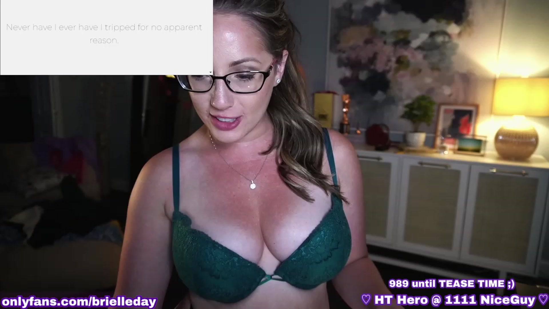 Gallery image thumbnail from BrielleDay's myfreecams stream on, 08/05/2023, 04:16 image 6 of 20
