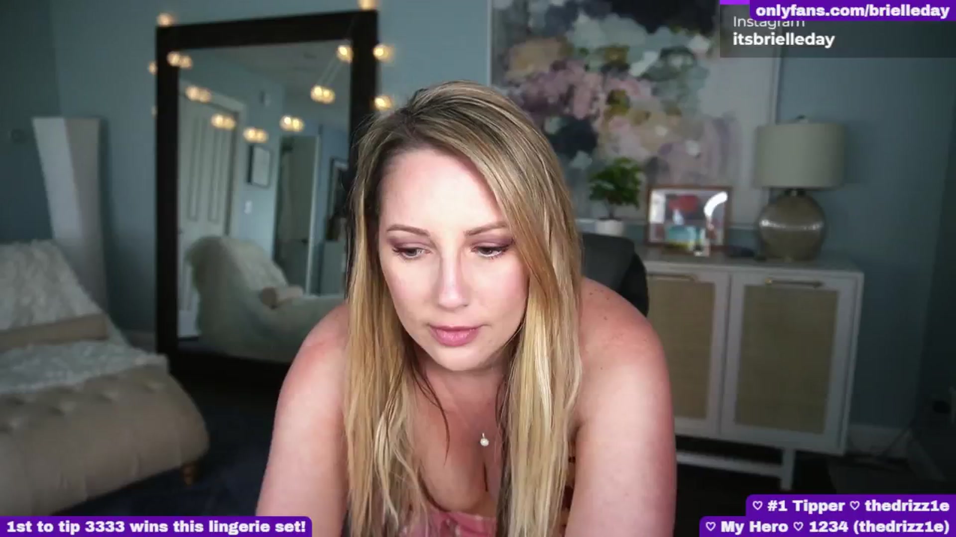 Gallery image thumbnail from BrielleDay's myfreecams stream on, 04/16/2024, 21:14 image 12 of 20