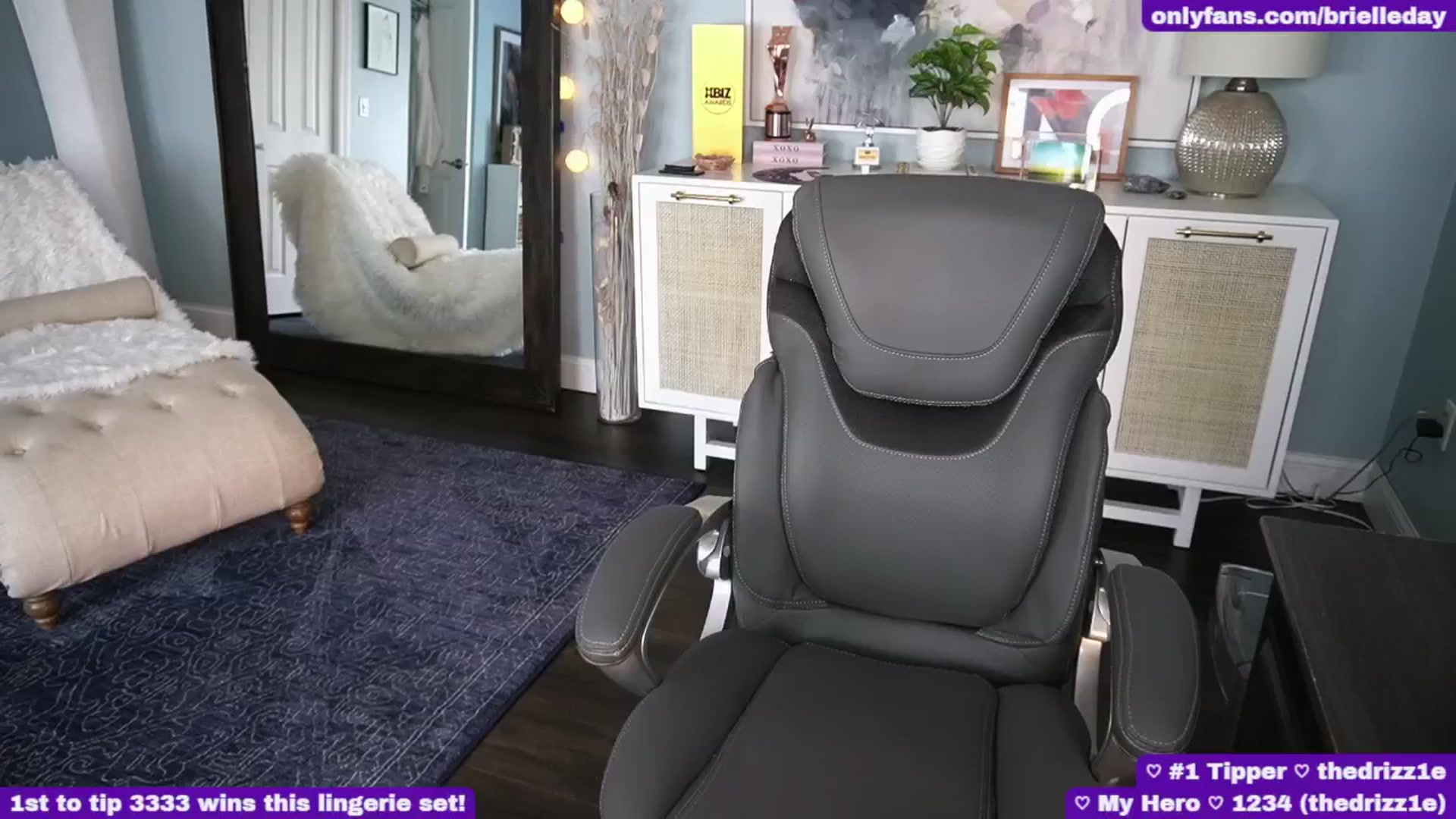 Gallery image thumbnail from BrielleDay's myfreecams stream on, 04/16/2024, 21:14 image 7 of 20