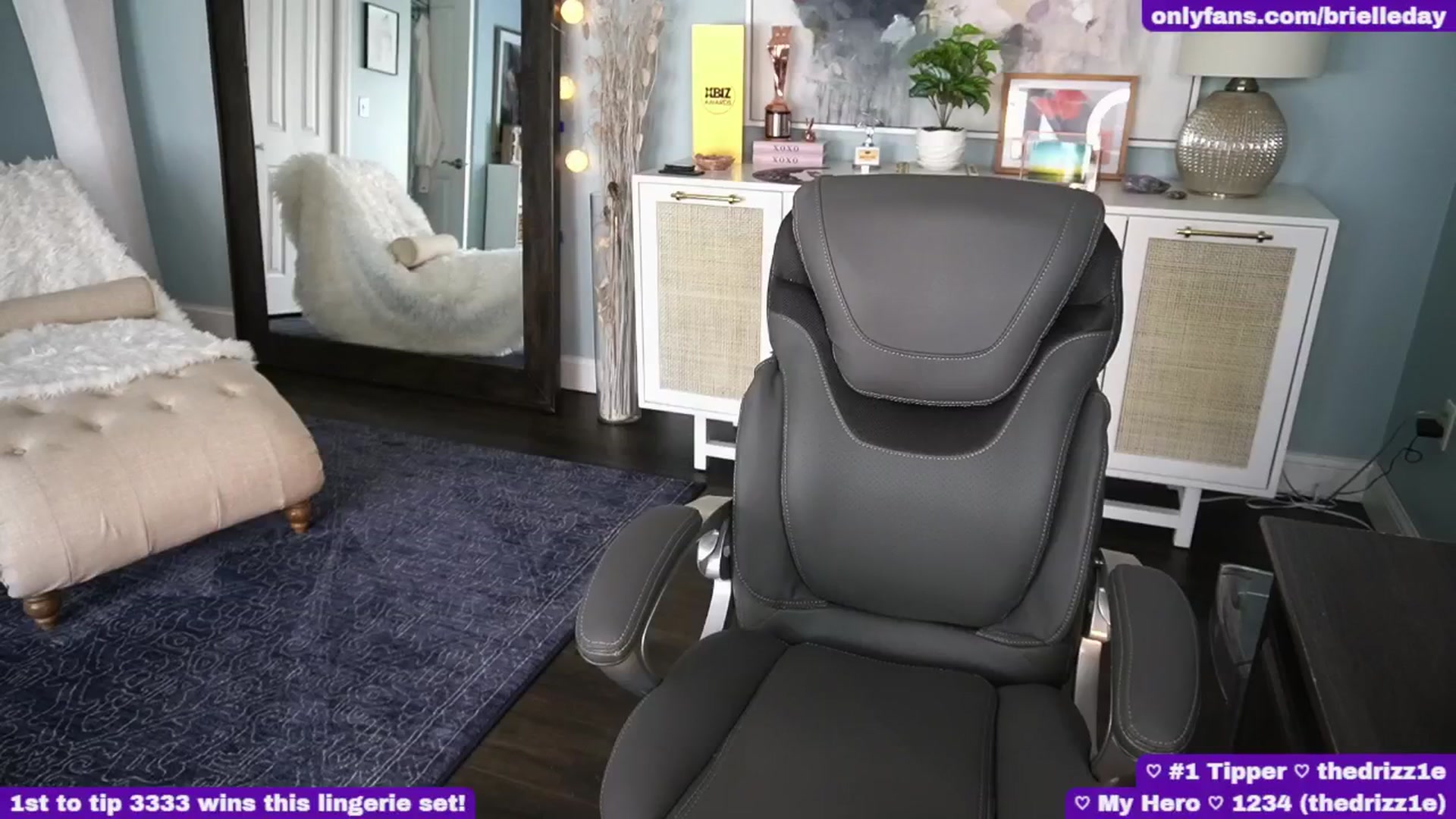 Gallery image thumbnail from BrielleDay's myfreecams stream on, 04/16/2024, 21:14 image 8 of 20