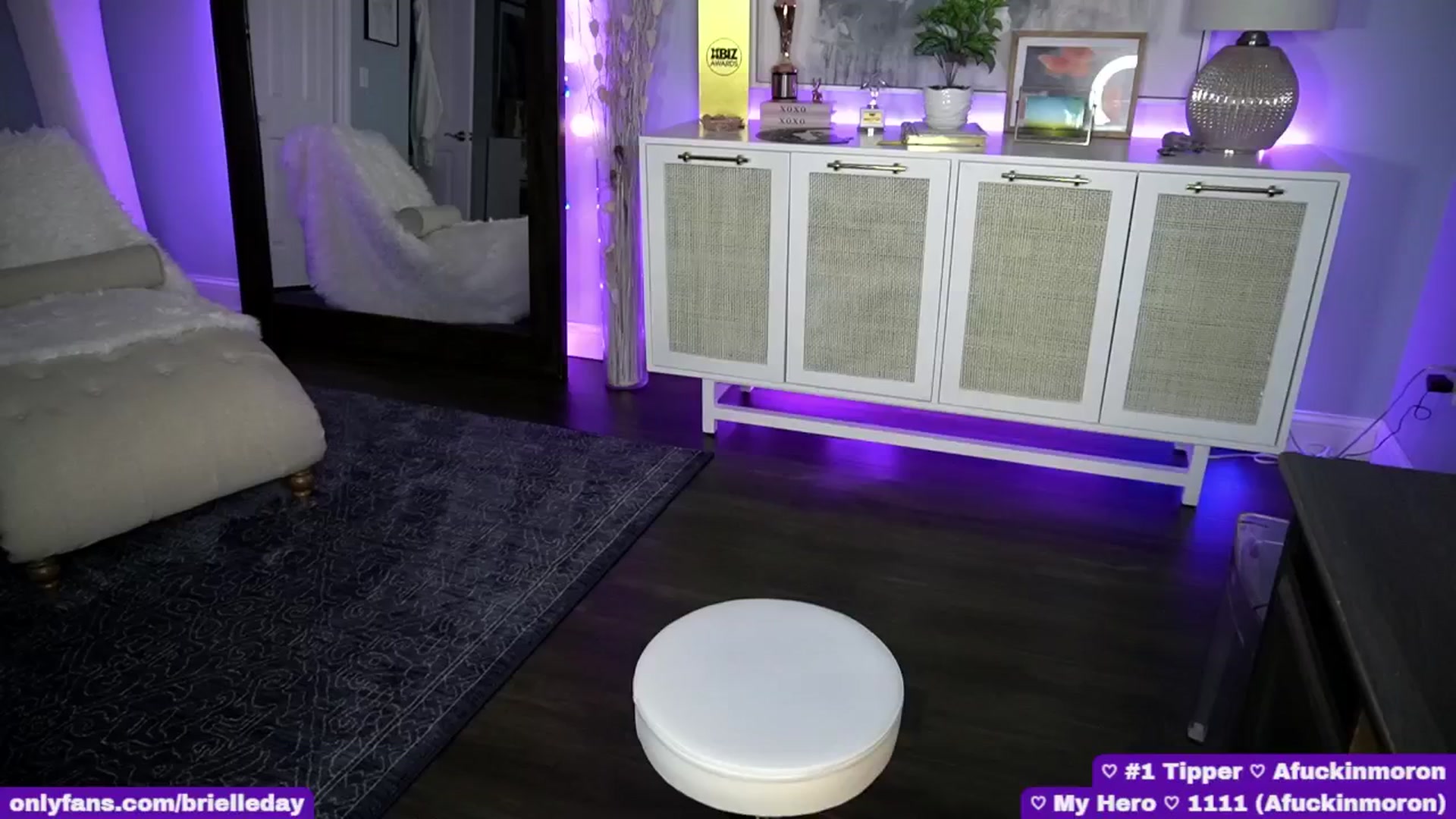 Gallery image thumbnail from BrielleDay's myfreecams stream on, 04/25/2024, 03:37 image 8 of 20
