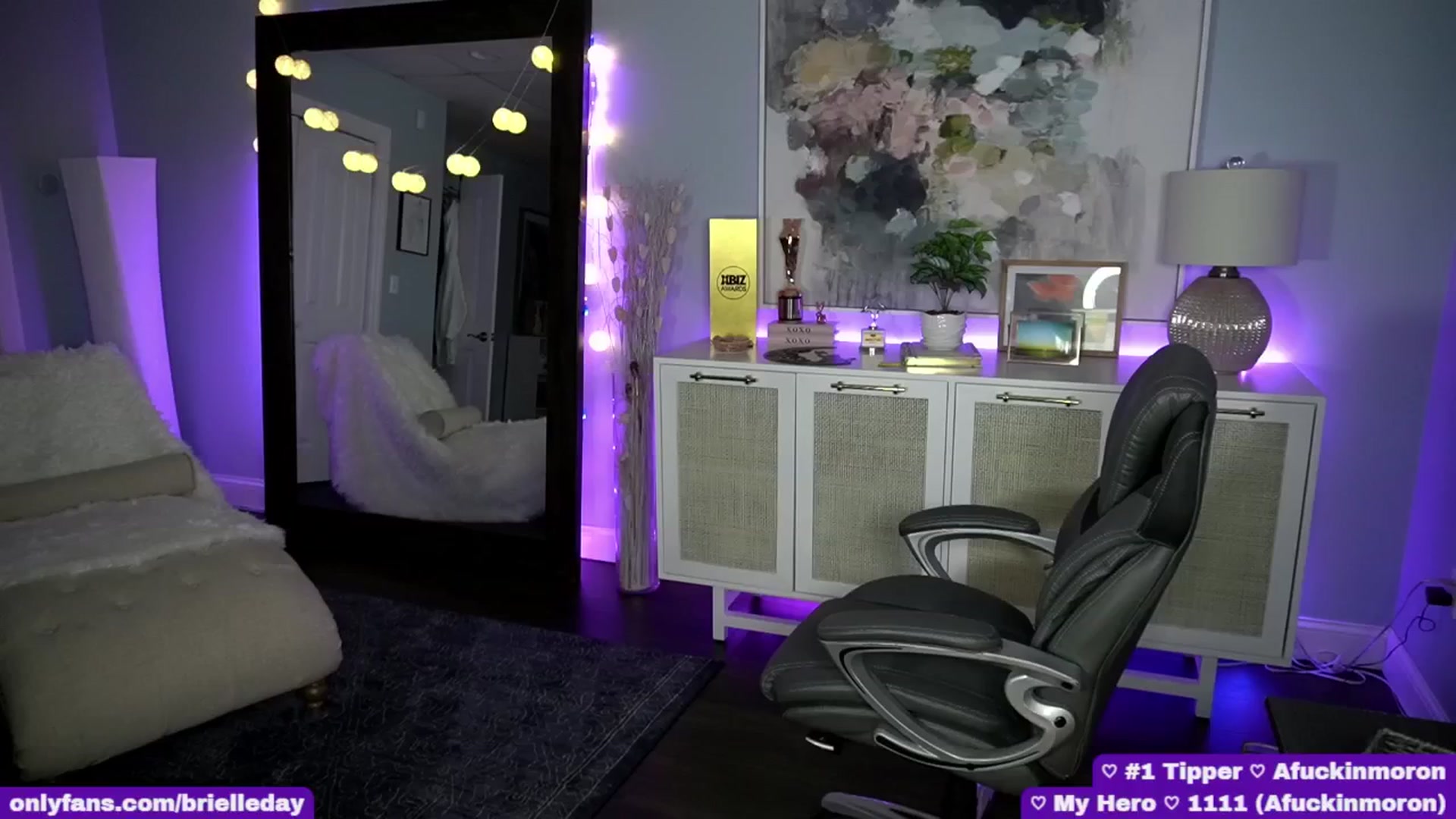 Gallery image thumbnail from BrielleDay's myfreecams stream on, 04/25/2024, 03:37 image 16 of 20