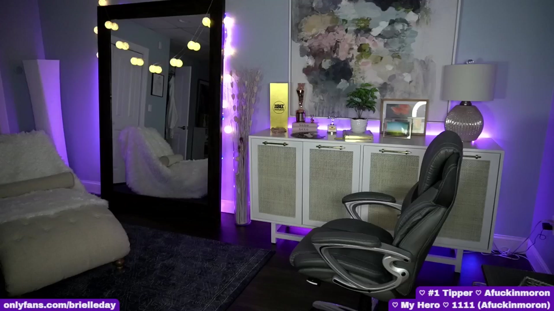 Gallery image thumbnail from BrielleDay's myfreecams stream on, 04/25/2024, 03:37 image 17 of 20