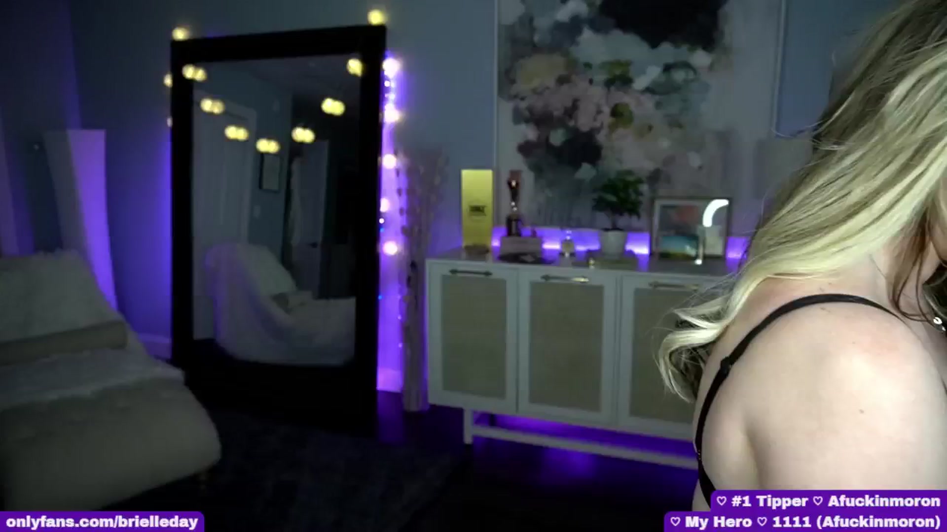 Gallery image thumbnail from BrielleDay's myfreecams stream on, 04/25/2024, 03:37 image 11 of 20