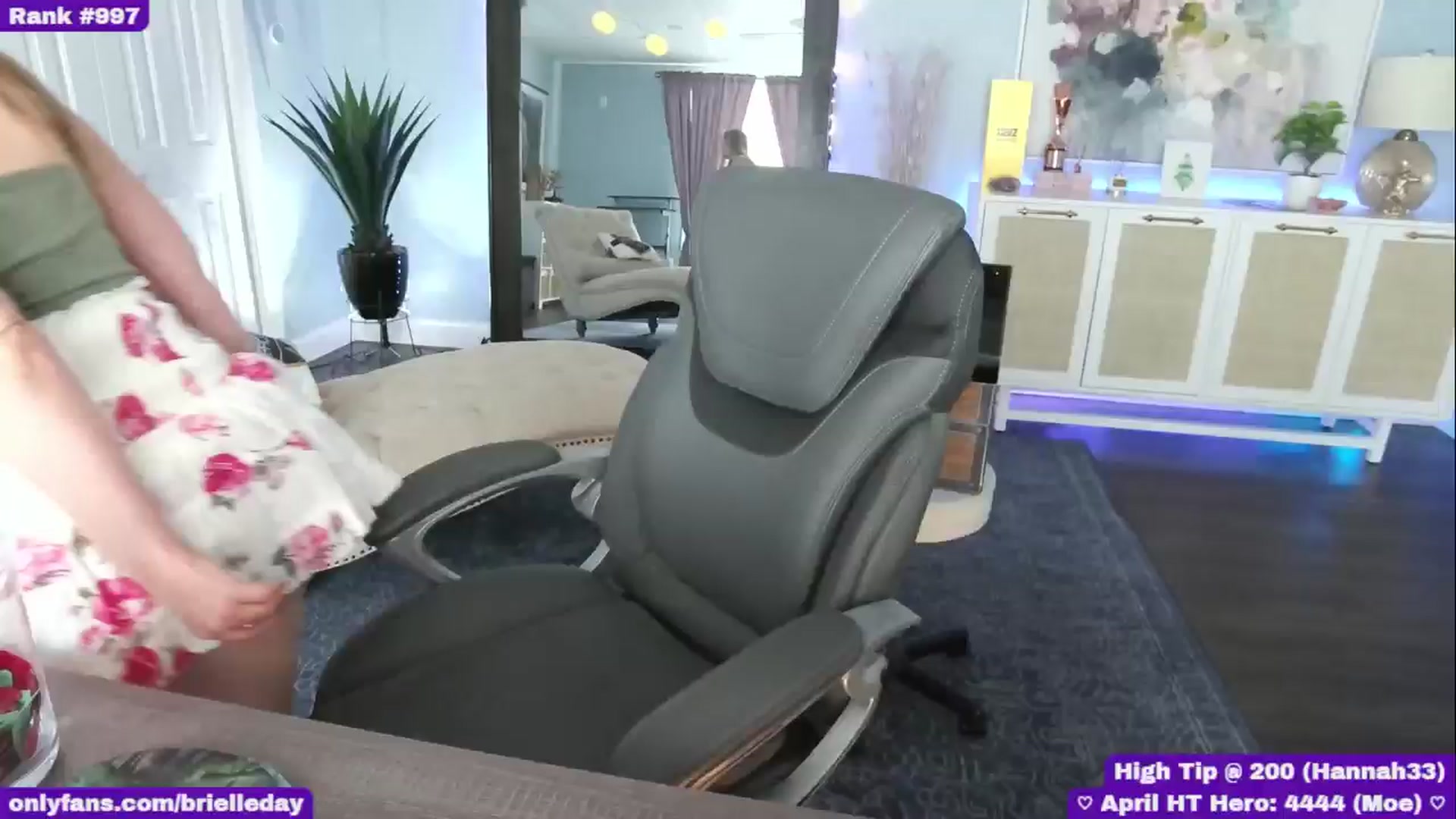 Gallery image thumbnail from BrielleDay's myfreecams stream on, 04/14/2025, 22:09 image 1 of 20