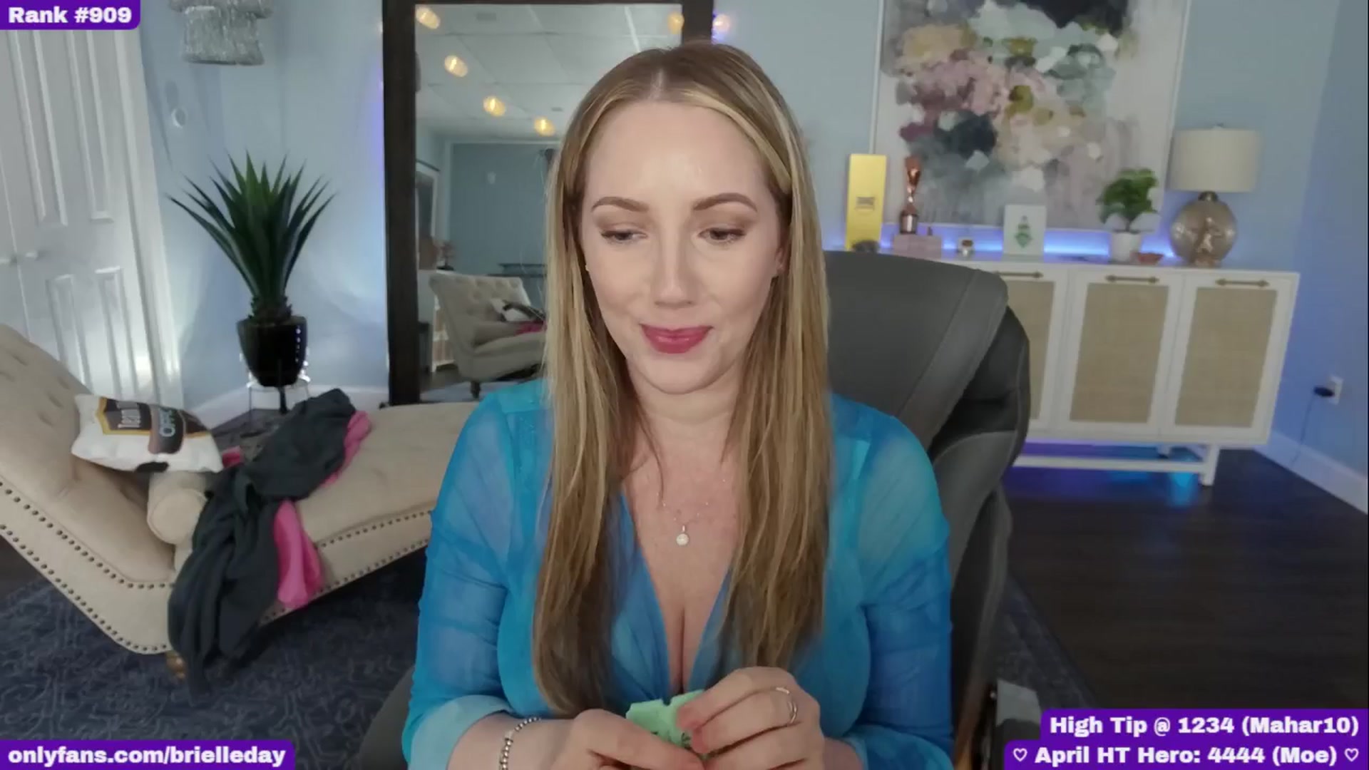 Gallery image thumbnail from BrielleDay's myfreecams stream on, 04/15/2025, 20:50 image 10 of 20