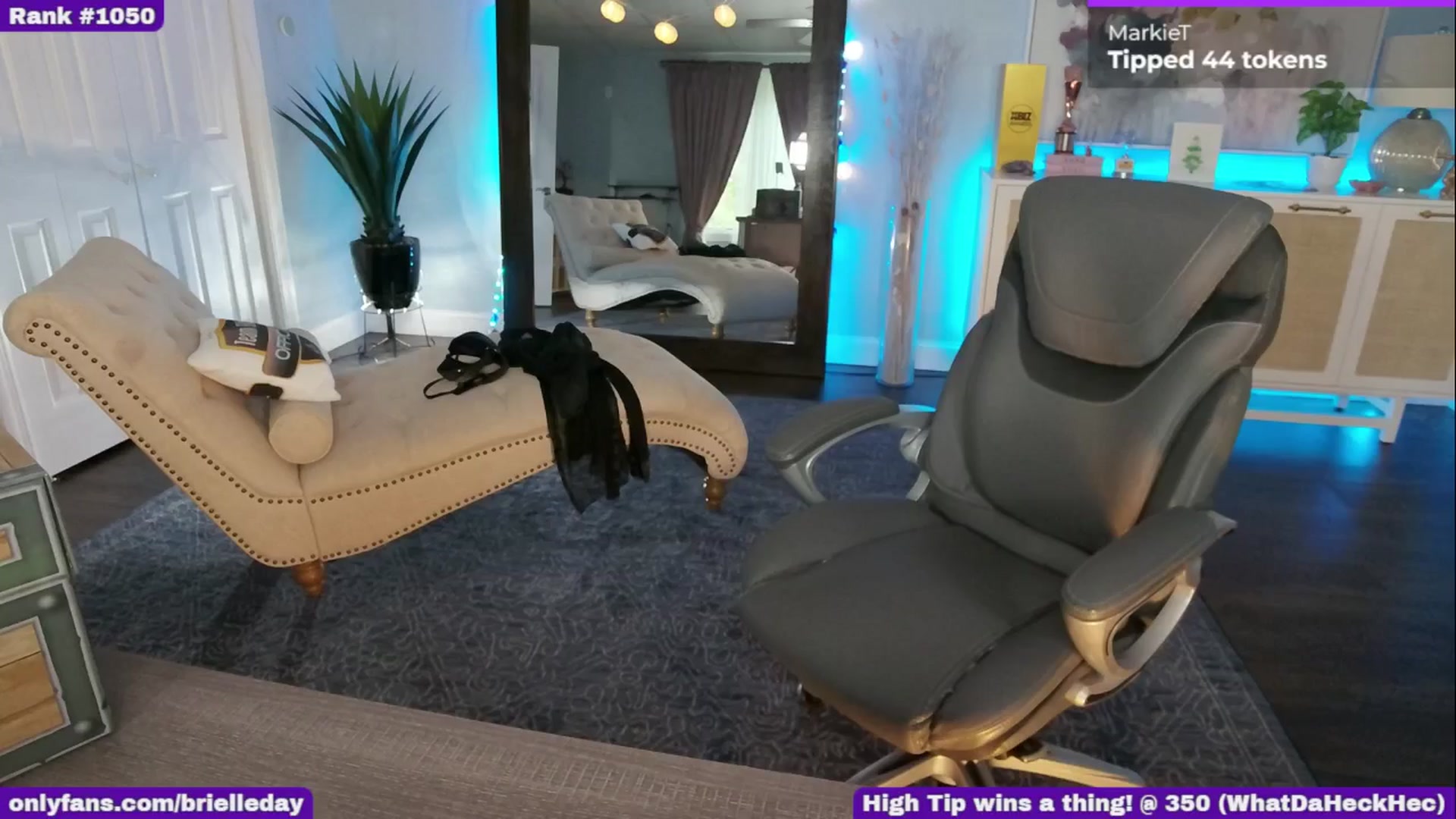 Gallery image thumbnail from BrielleDay's myfreecams stream on, 05/20/2025, 20:54 image 10 of 20