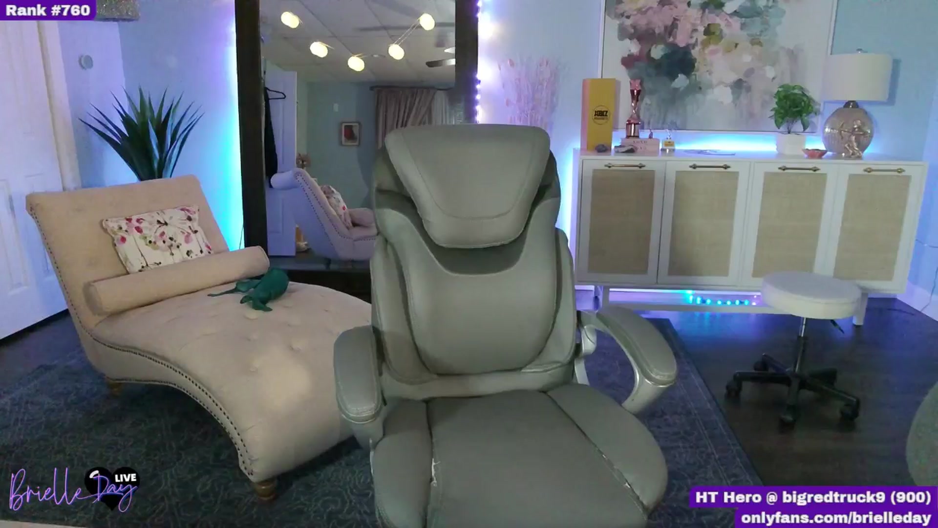 Gallery image thumbnail from BrielleDay's myfreecams stream on, 04/15/2026, 07:46 image 16 of 20
