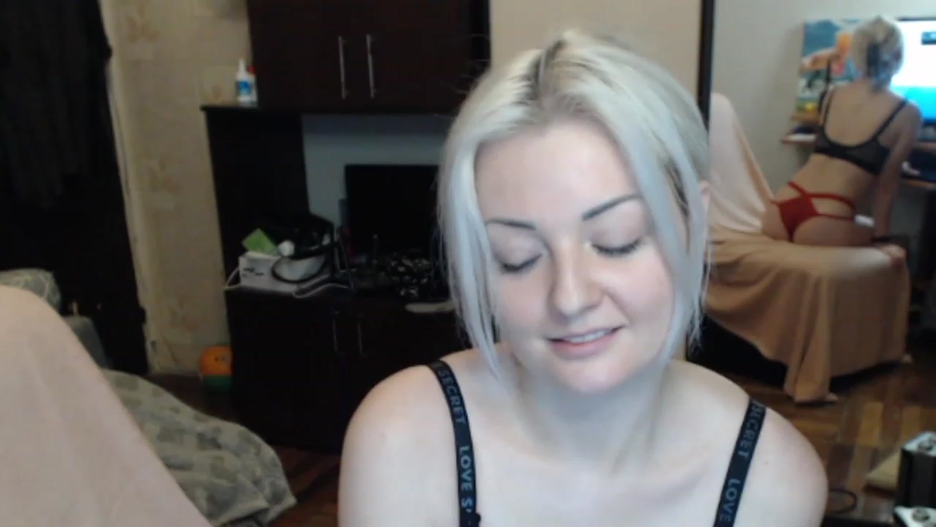Gallery image thumbnail from BrightAlicia's myfreecams stream on, 12/03/2022, 21:00 image 19 of 20