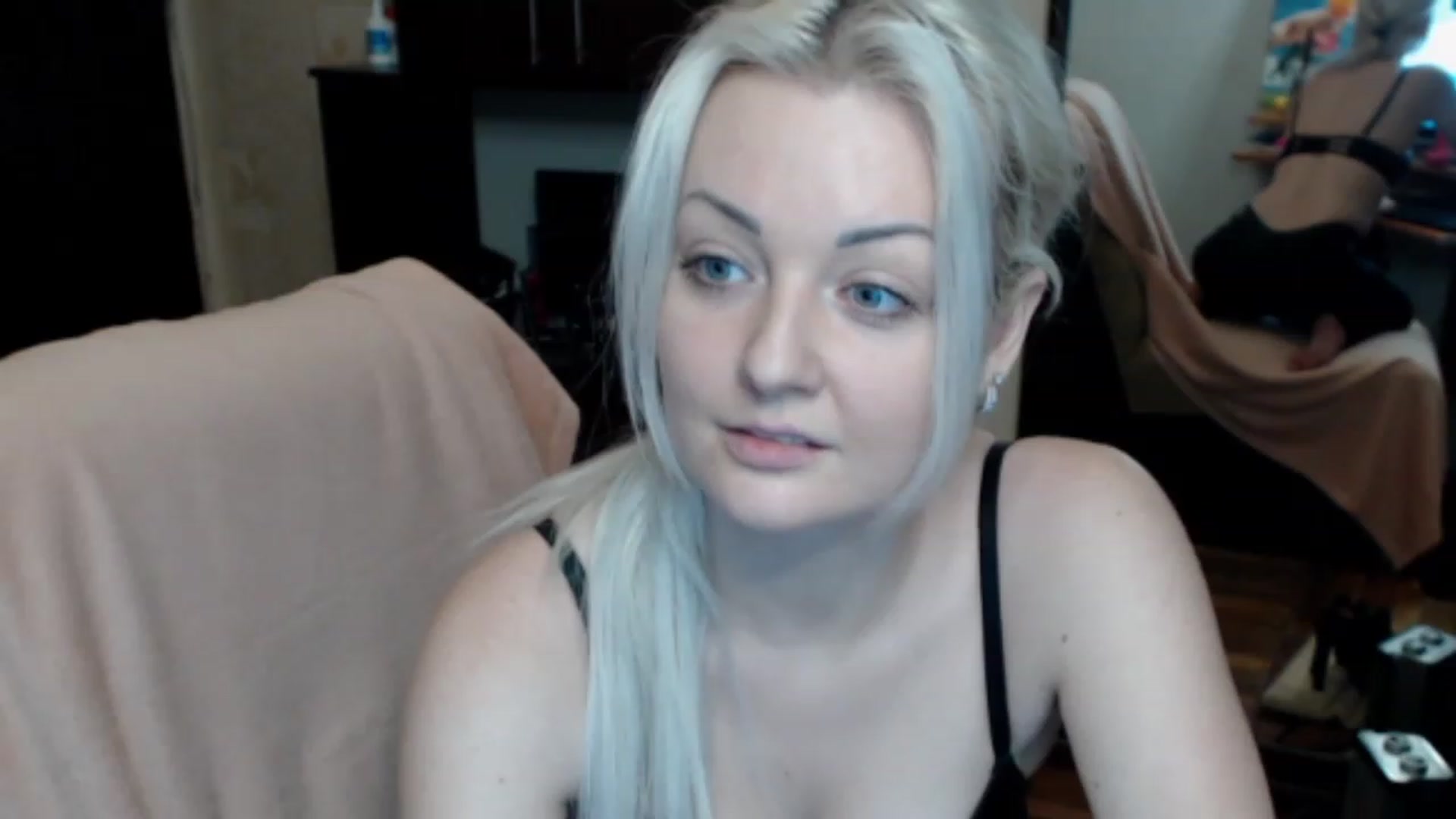 Gallery image thumbnail from BrightAlicia's myfreecams stream on, 12/04/2022, 18:19 image 1 of 20