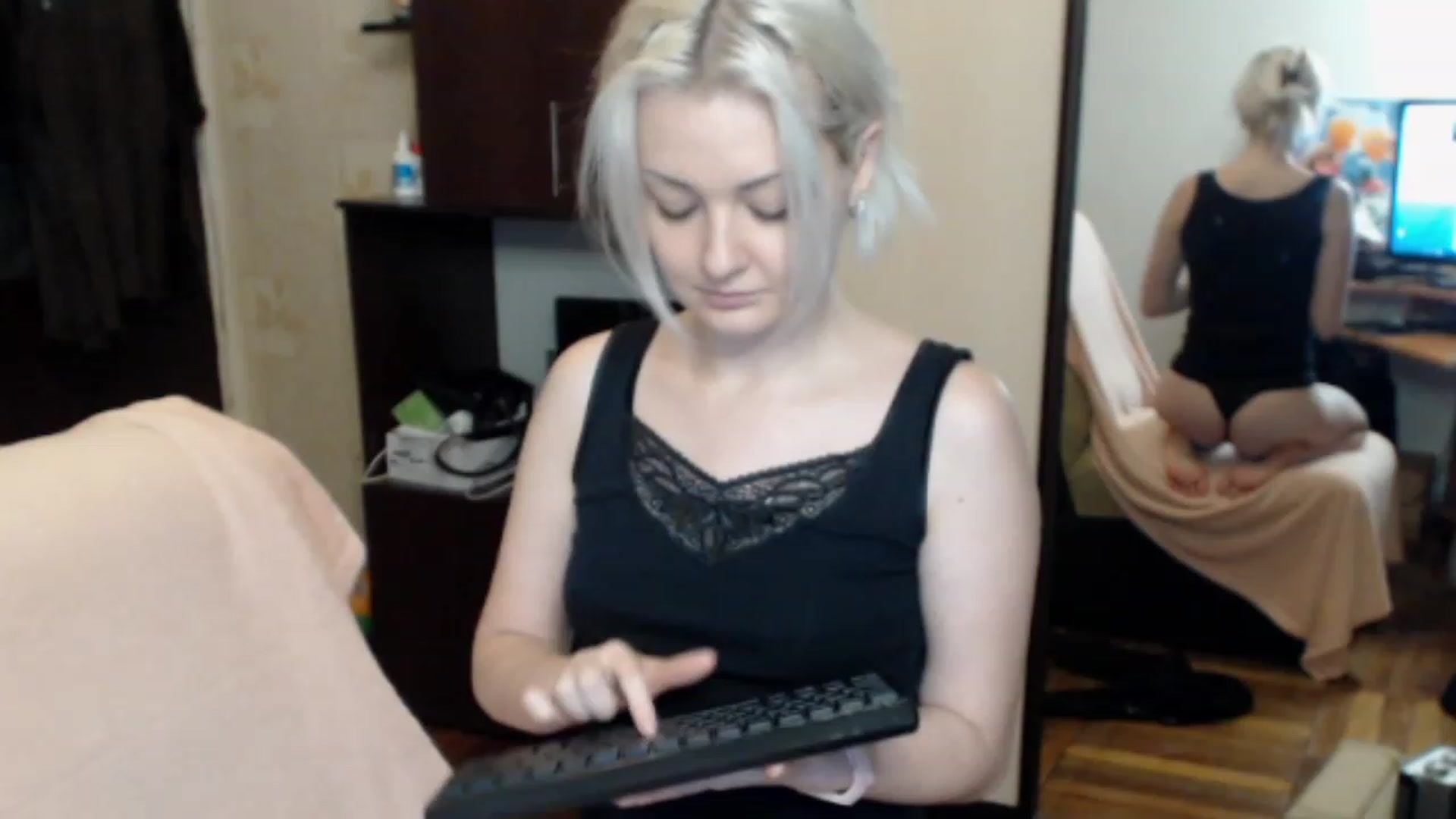 Gallery image thumbnail from BrightAlicia's myfreecams stream on, 12/04/2022, 19:54 image 12 of 20