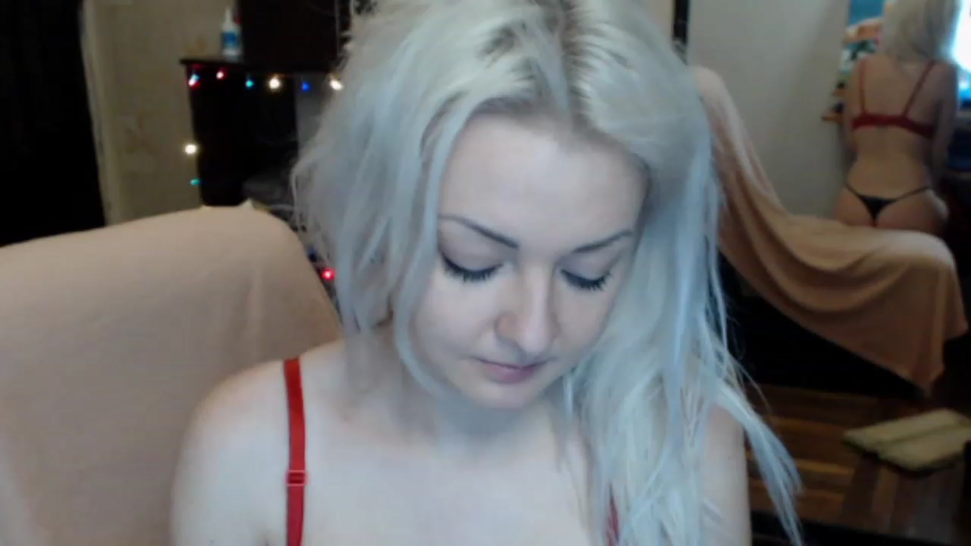 Gallery image thumbnail from BrightAlicia's myfreecams stream on, 12/24/2022, 21:28 image 12 of 20