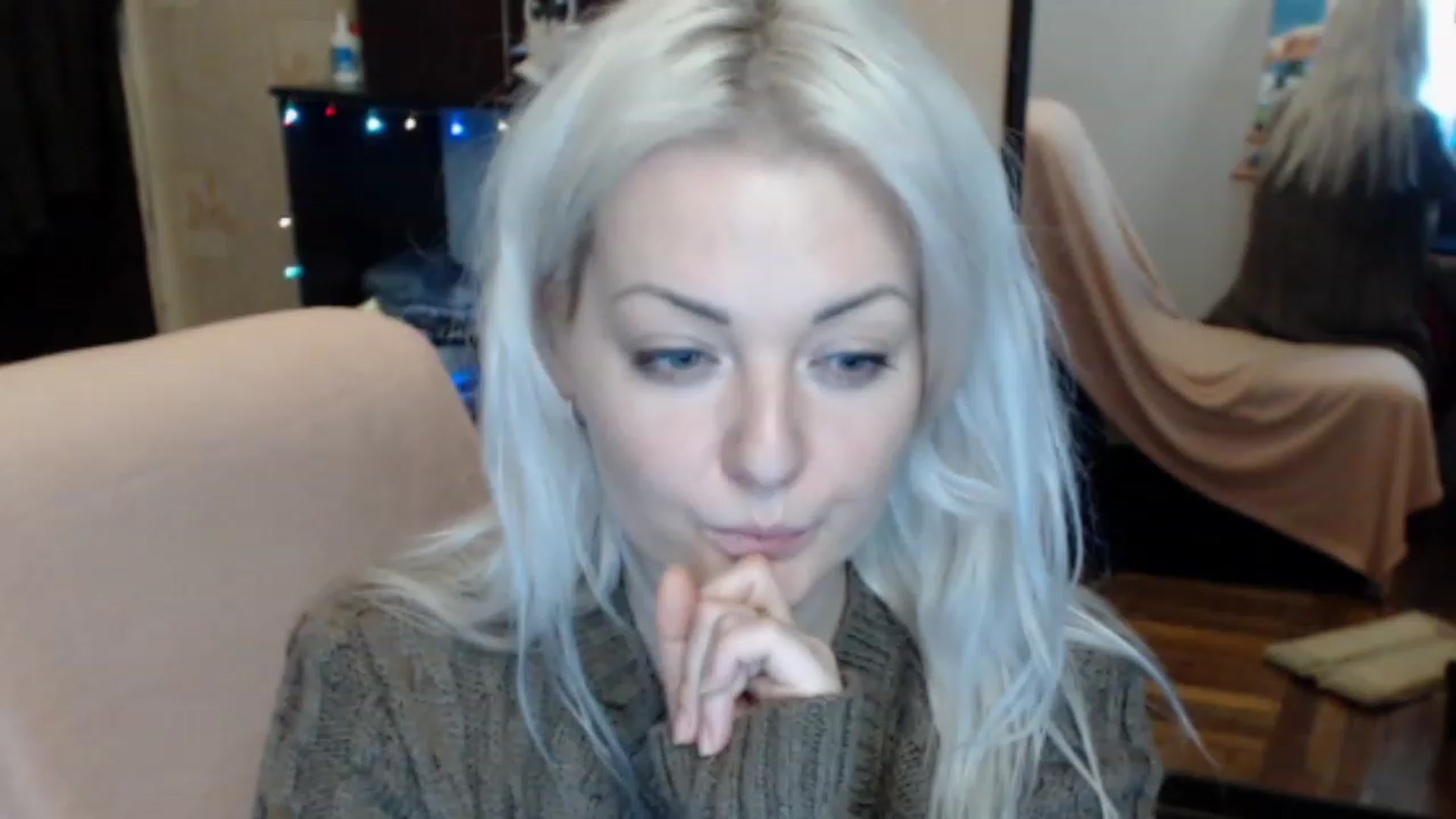 Gallery image thumbnail from BrightAlicia's myfreecams stream on, 12/24/2022, 21:28 image 17 of 20