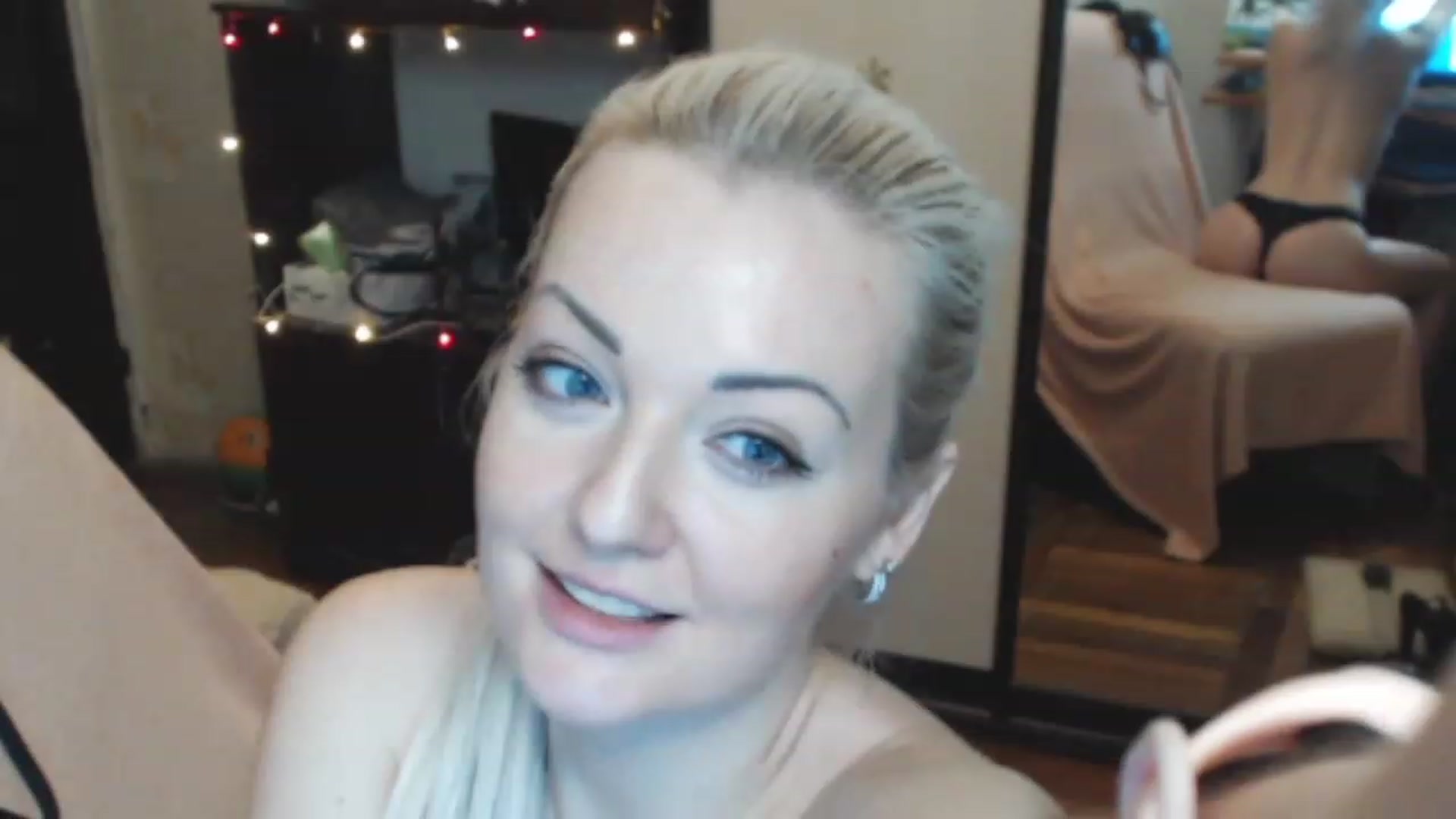 Gallery image thumbnail from BrightAlicia's myfreecams stream on, 12/25/2022, 19:44 image 11 of 20