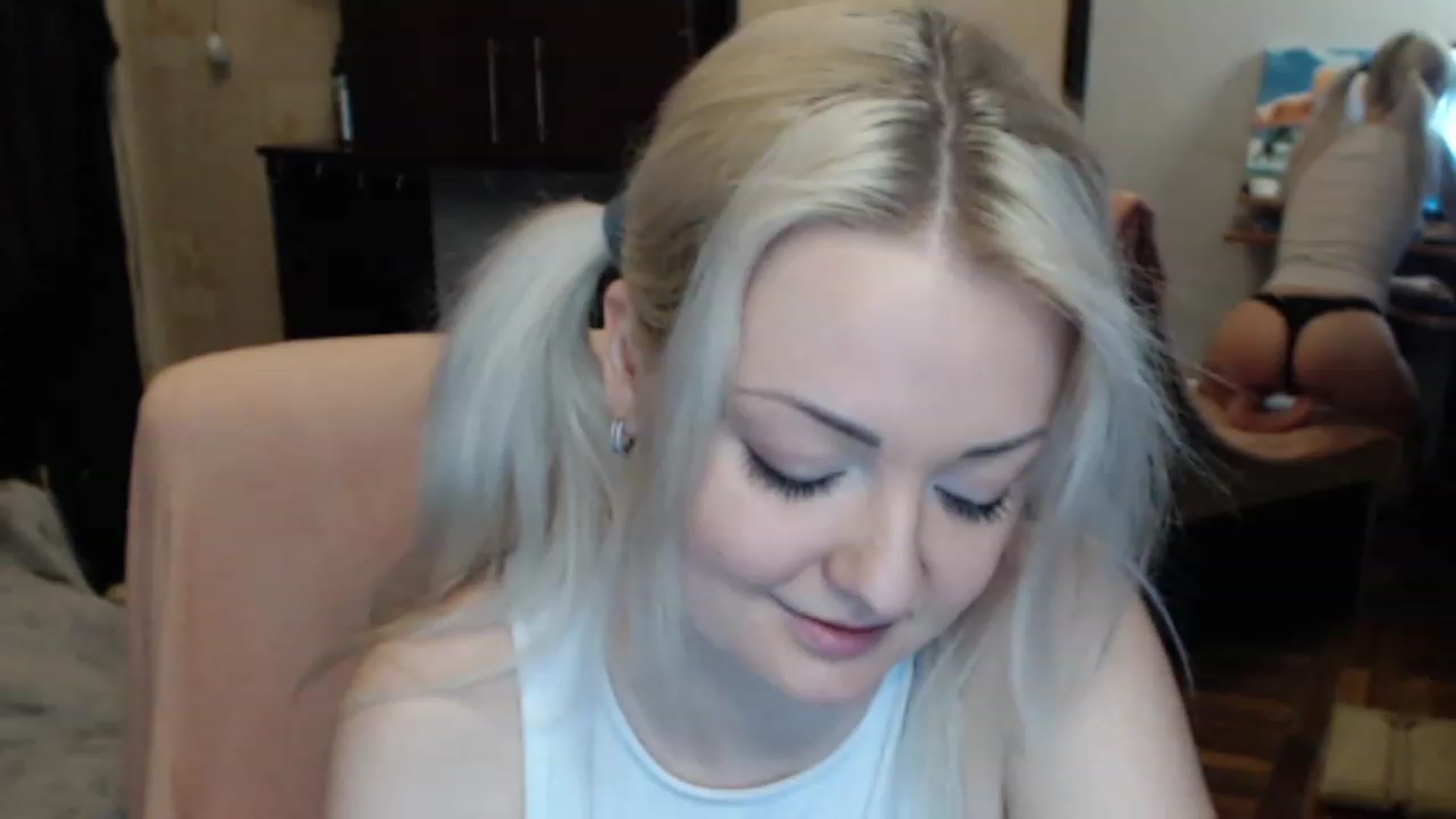 Gallery image thumbnail from BrightAlicia's myfreecams stream on, 03/26/2023, 12:31 image 13 of 20