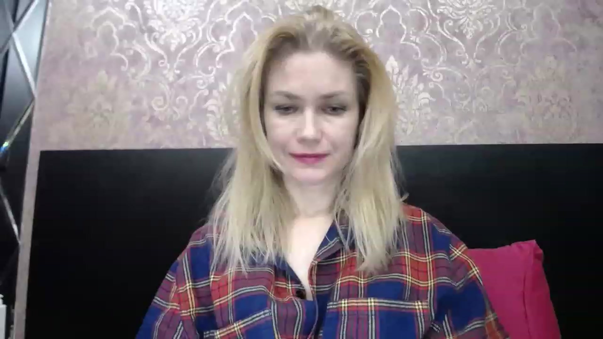Gallery image thumbnail from Brilliant77's myfreecams stream on, 12/23/2022, 21:00 image 16 of 20