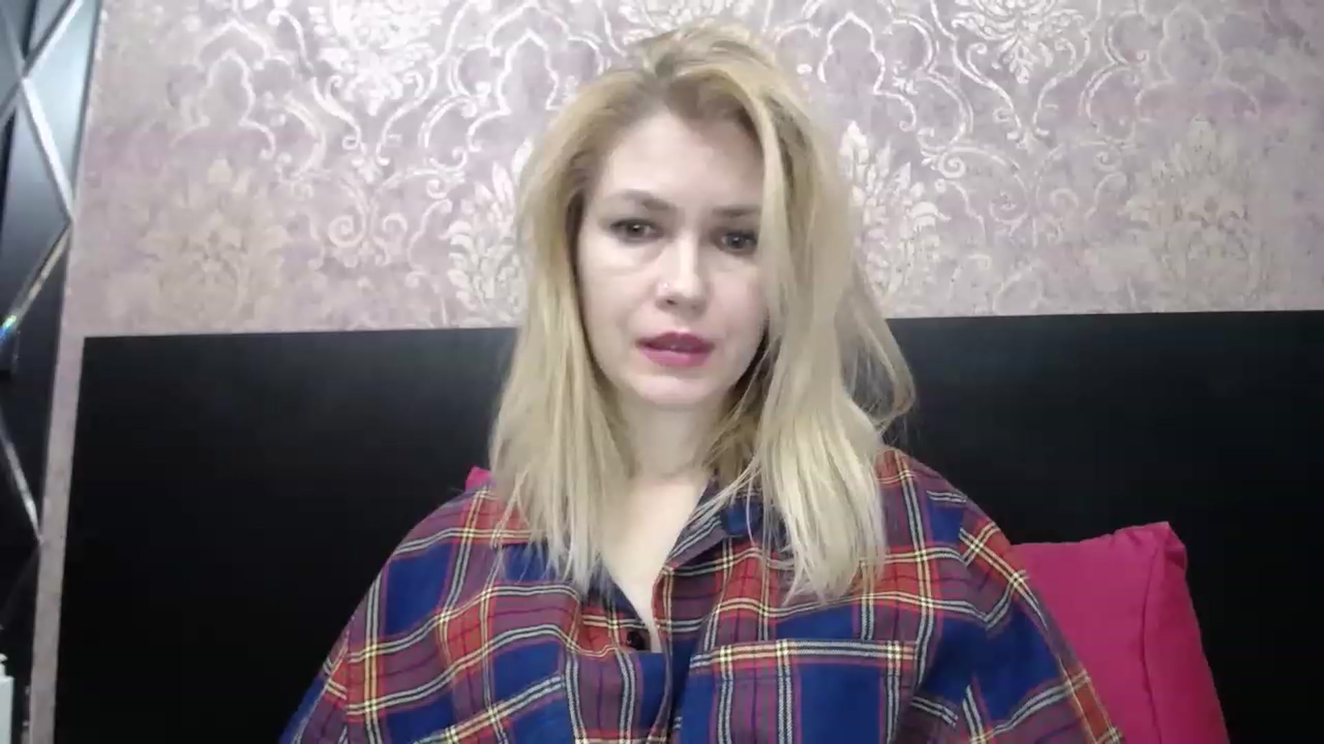 Gallery image thumbnail from Brilliant77's myfreecams stream on, 12/23/2022, 21:00 image 15 of 20