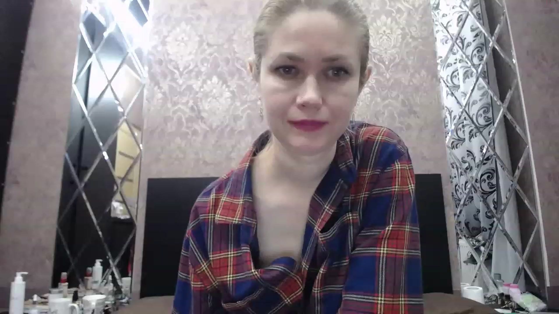 Gallery image thumbnail from Brilliant77's myfreecams stream on, 12/23/2022, 21:00 image 17 of 20