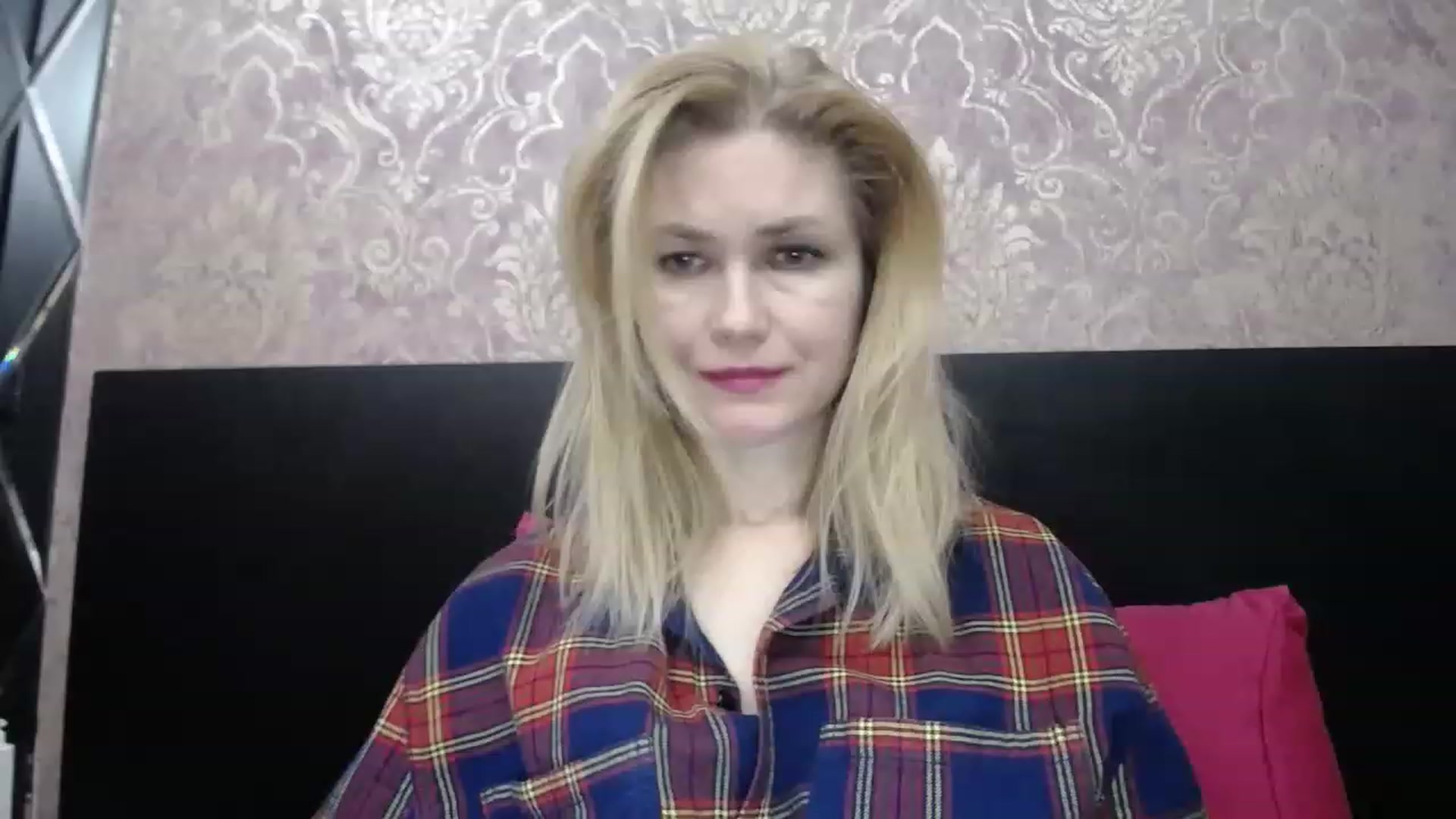 Gallery image thumbnail from Brilliant77's myfreecams stream on, 12/23/2022, 21:00 image 12 of 20