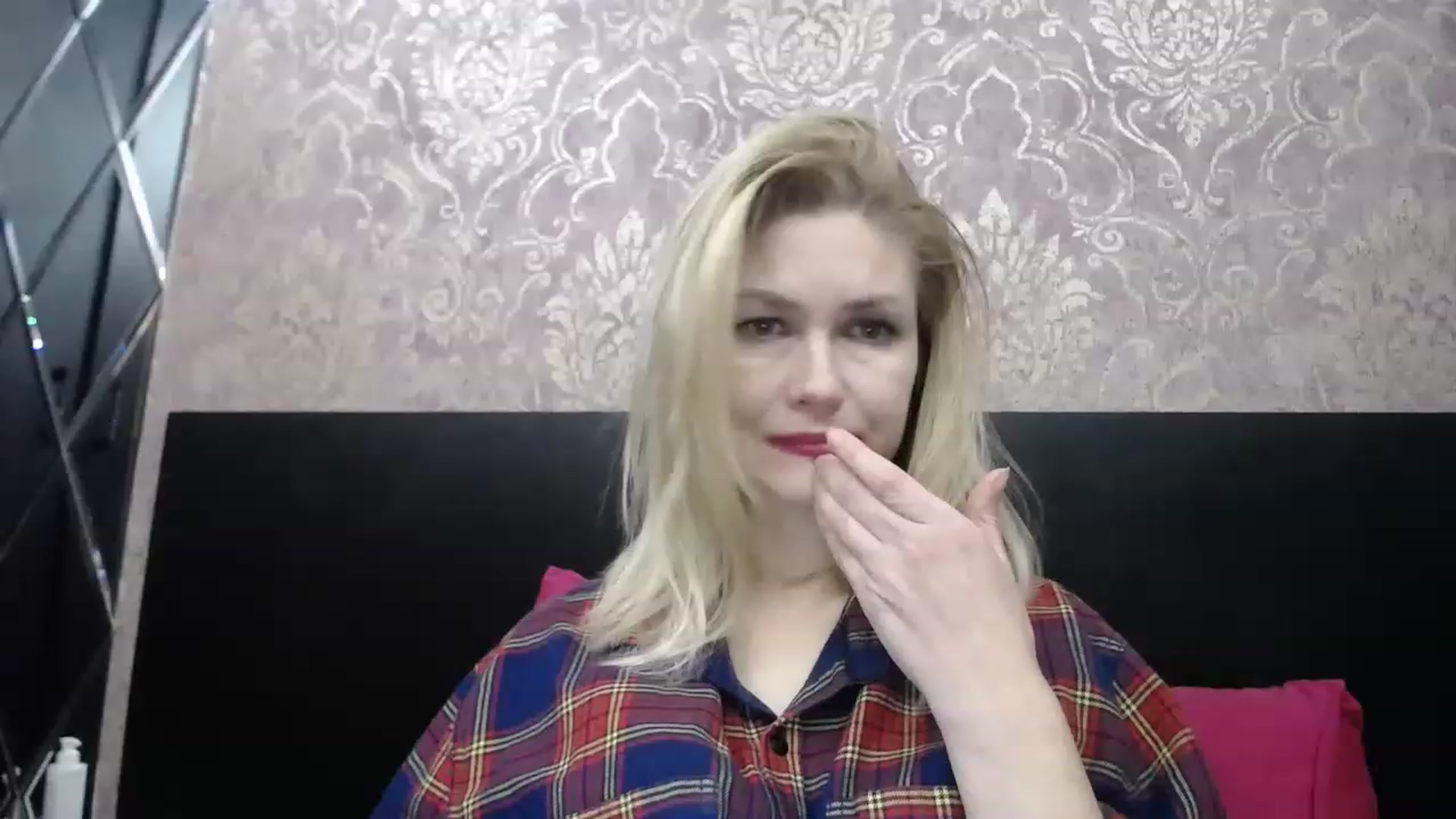 Gallery image thumbnail from Brilliant77's myfreecams stream on, 12/23/2022, 21:00 image 4 of 20