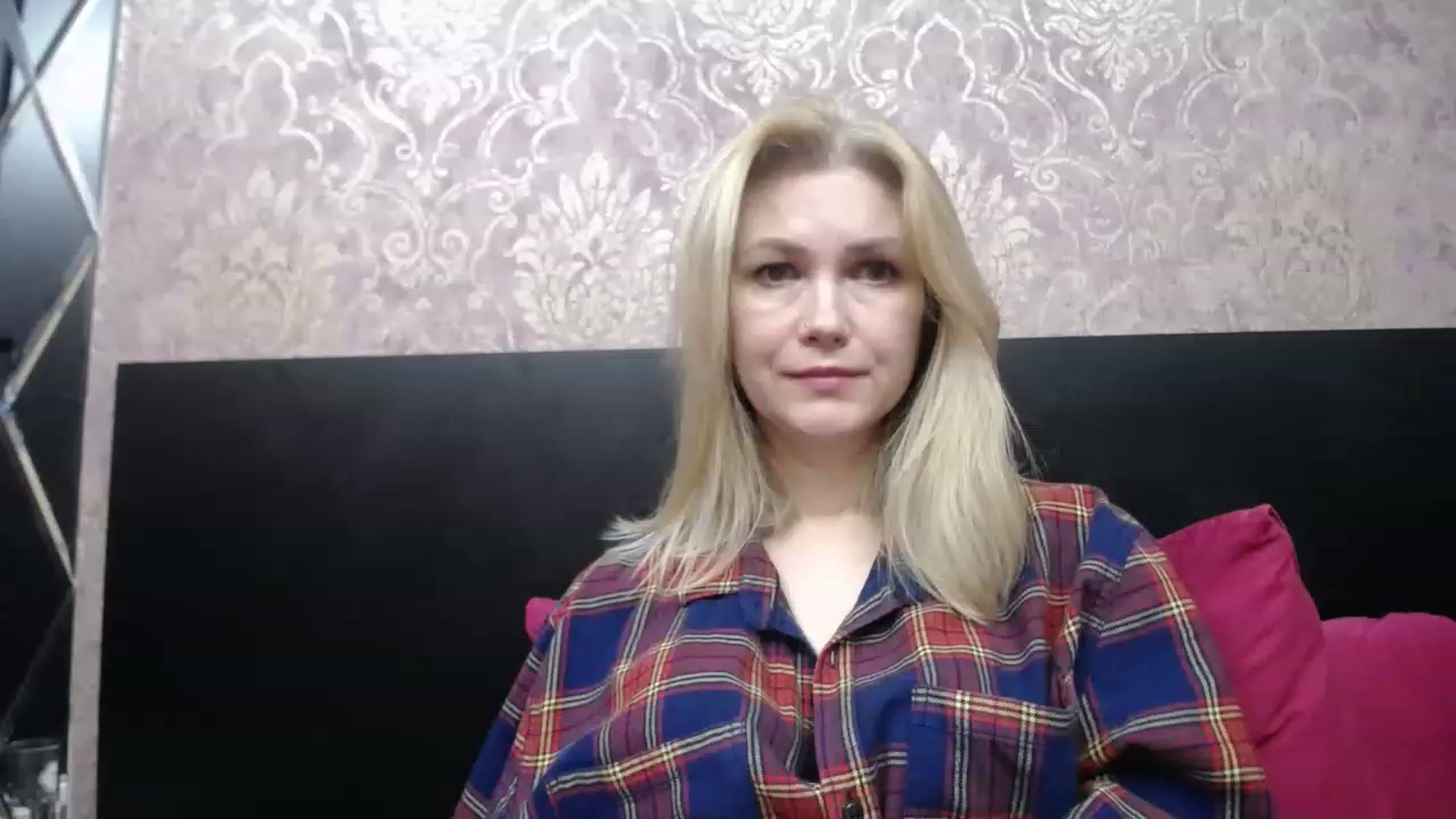 Gallery image thumbnail from Brilliant77's myfreecams stream on, 12/25/2022, 17:48 image 18 of 20