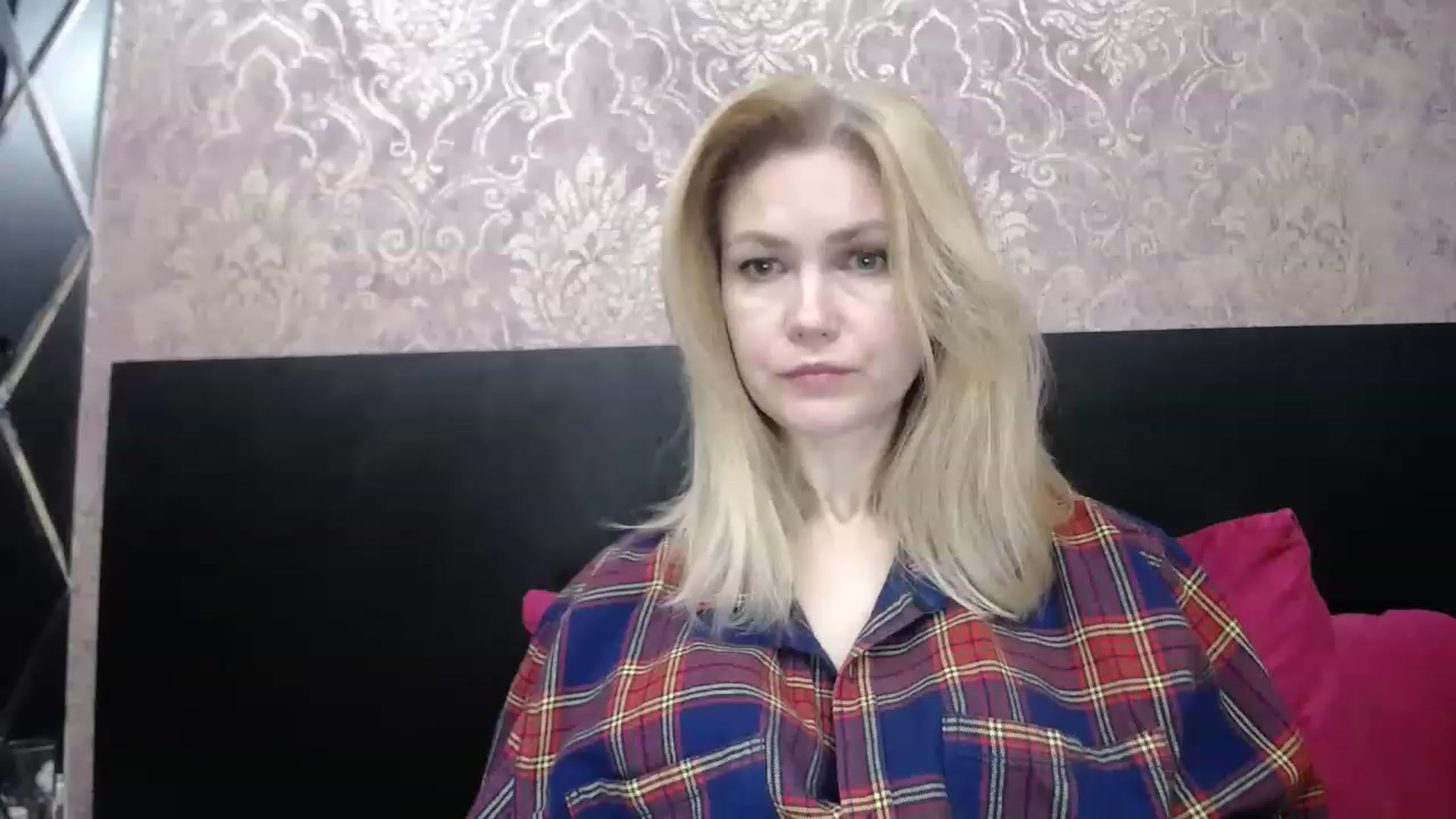 Gallery image thumbnail from Brilliant77's myfreecams stream on, 12/25/2022, 17:48 image 16 of 20