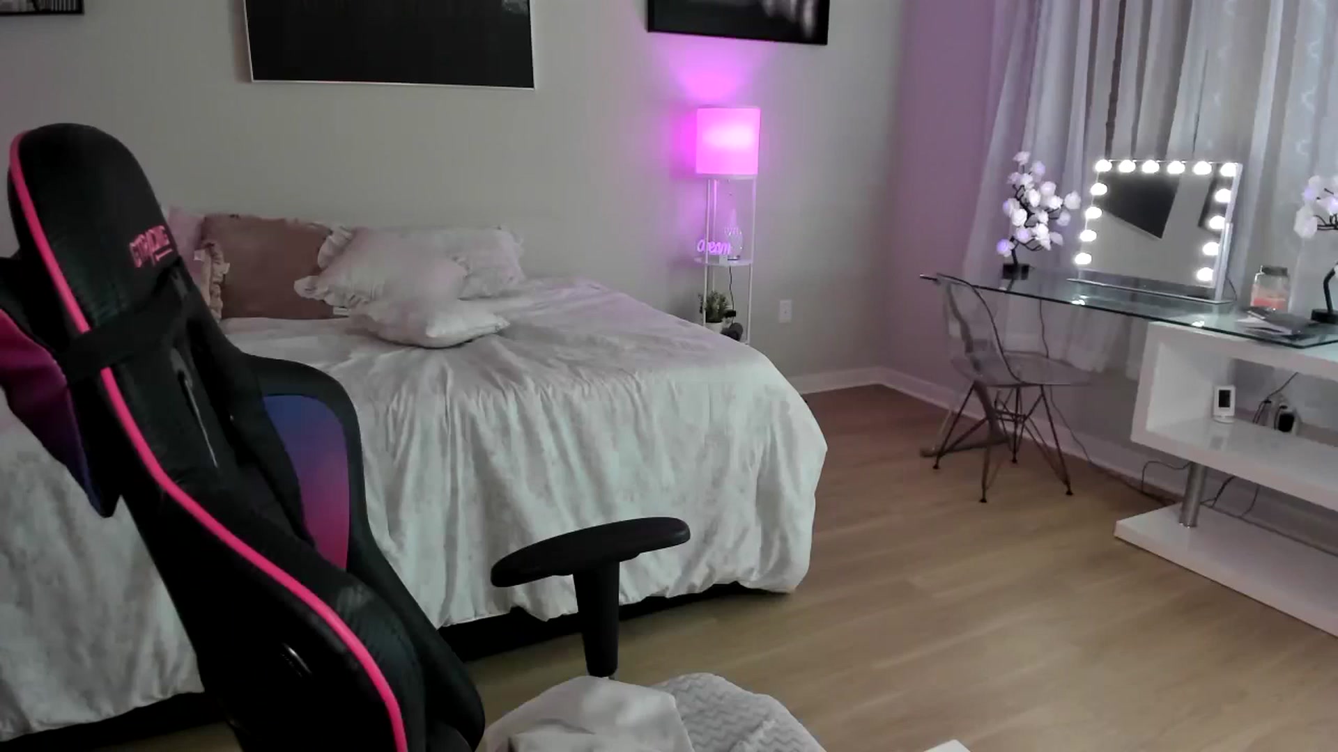 Gallery image thumbnail from BrinaNellie_'s myfreecams stream on, 10/13/2023, 05:39 image 17 of 20