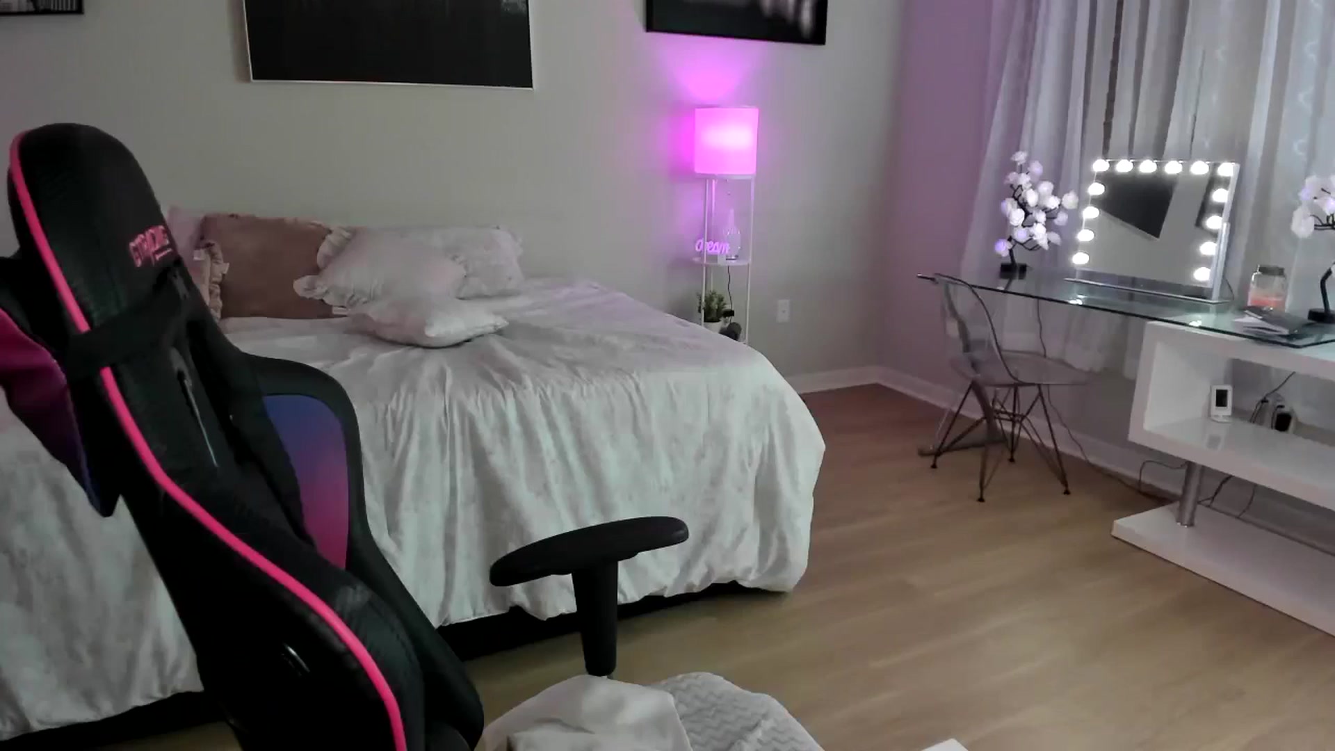 Gallery image thumbnail from BrinaNellie_'s myfreecams stream on, 10/13/2023, 05:39 image 16 of 20