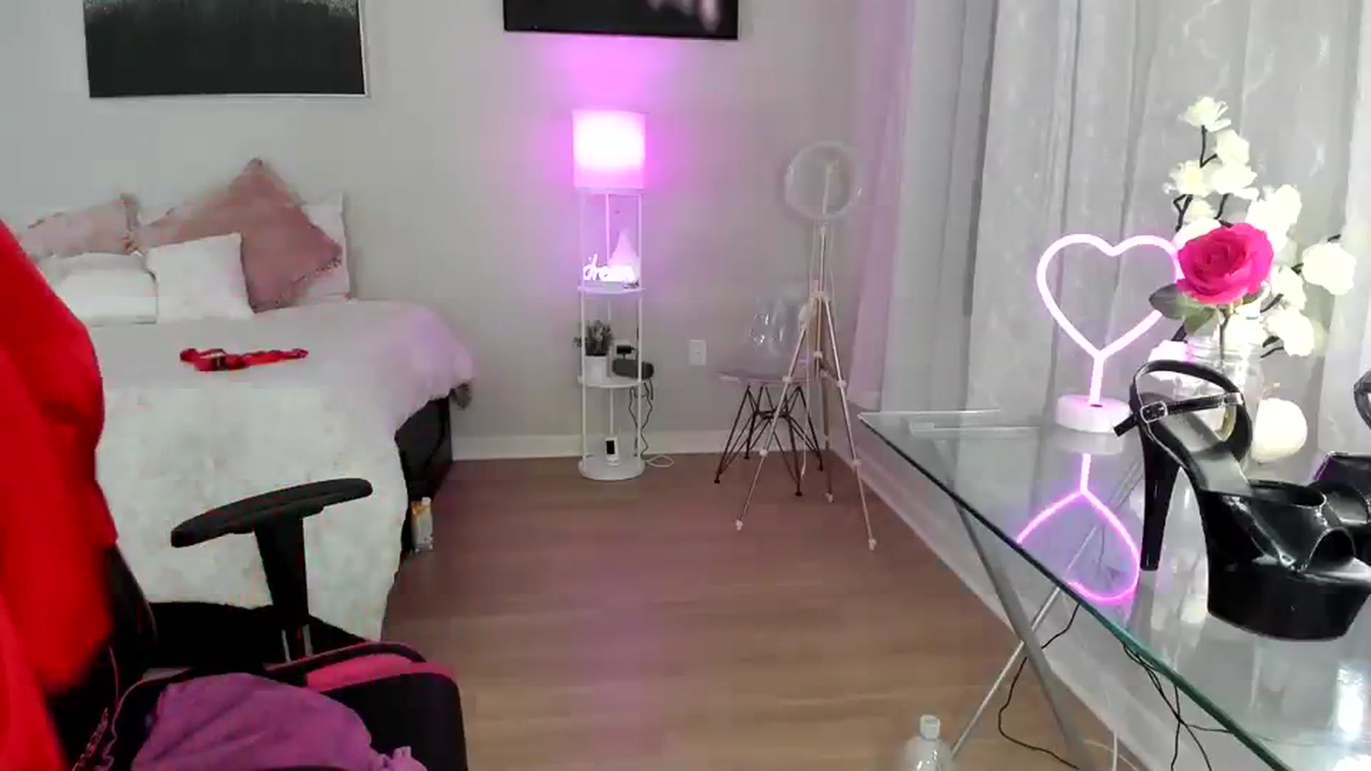 Gallery image thumbnail from BrinaNellie_'s myfreecams stream on, 10/21/2023, 03:24 image 17 of 20