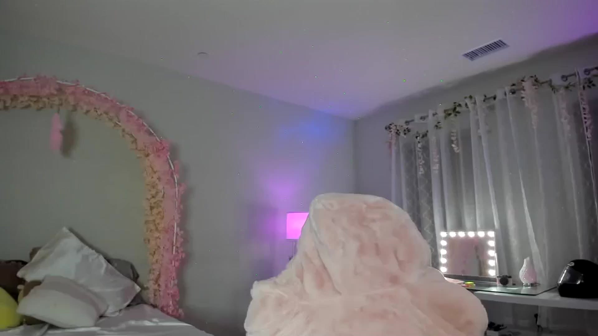 Gallery image thumbnail from BrinaNellie_'s myfreecams stream on, 03/19/2024, 03:40 image 12 of 20