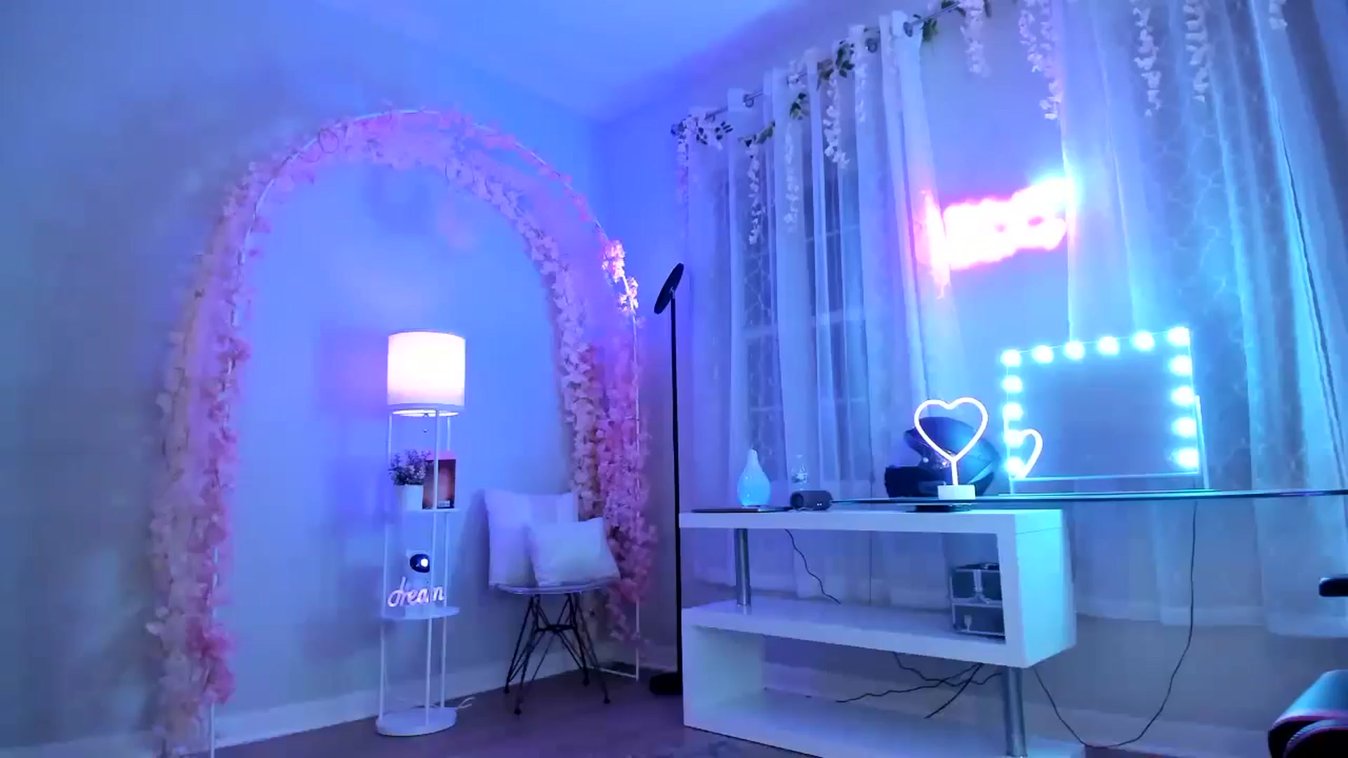 Gallery image thumbnail from BrinaNellie_'s myfreecams stream on, 05/08/2024, 05:18 image 10 of 20