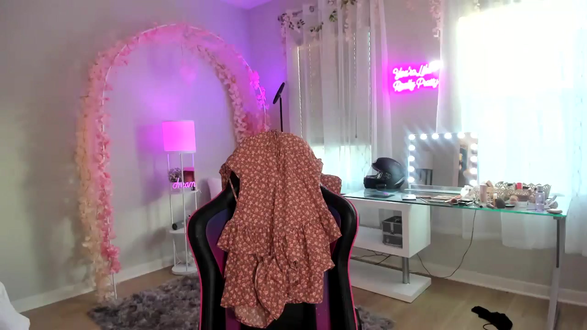 Gallery image thumbnail from BrinaNellie_'s myfreecams stream on, 05/10/2024, 02:37 image 7 of 20