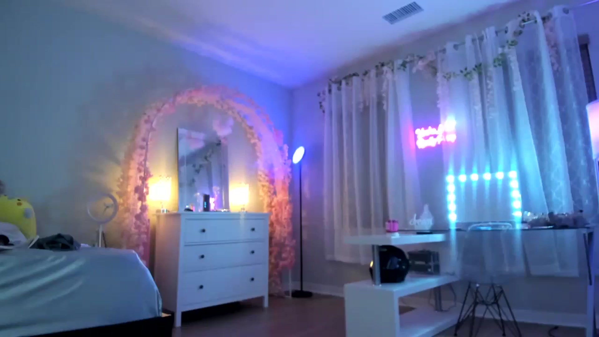 Gallery image thumbnail from BrinaNellie_'s myfreecams stream on, 05/27/2024, 06:21 image 14 of 20