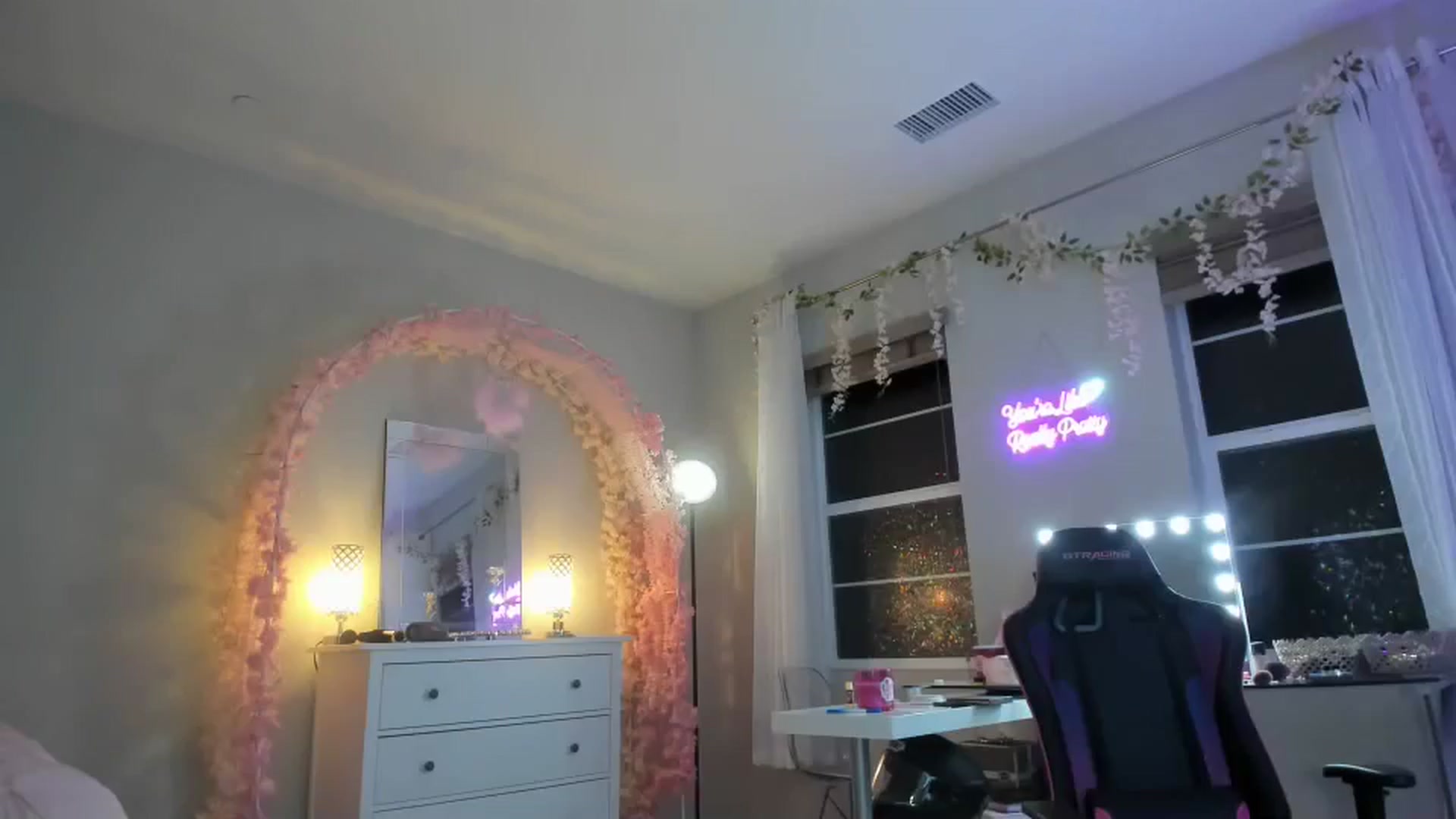 Gallery image thumbnail from BrinaNellie_'s myfreecams stream on, 06/05/2024, 04:28 image 19 of 20